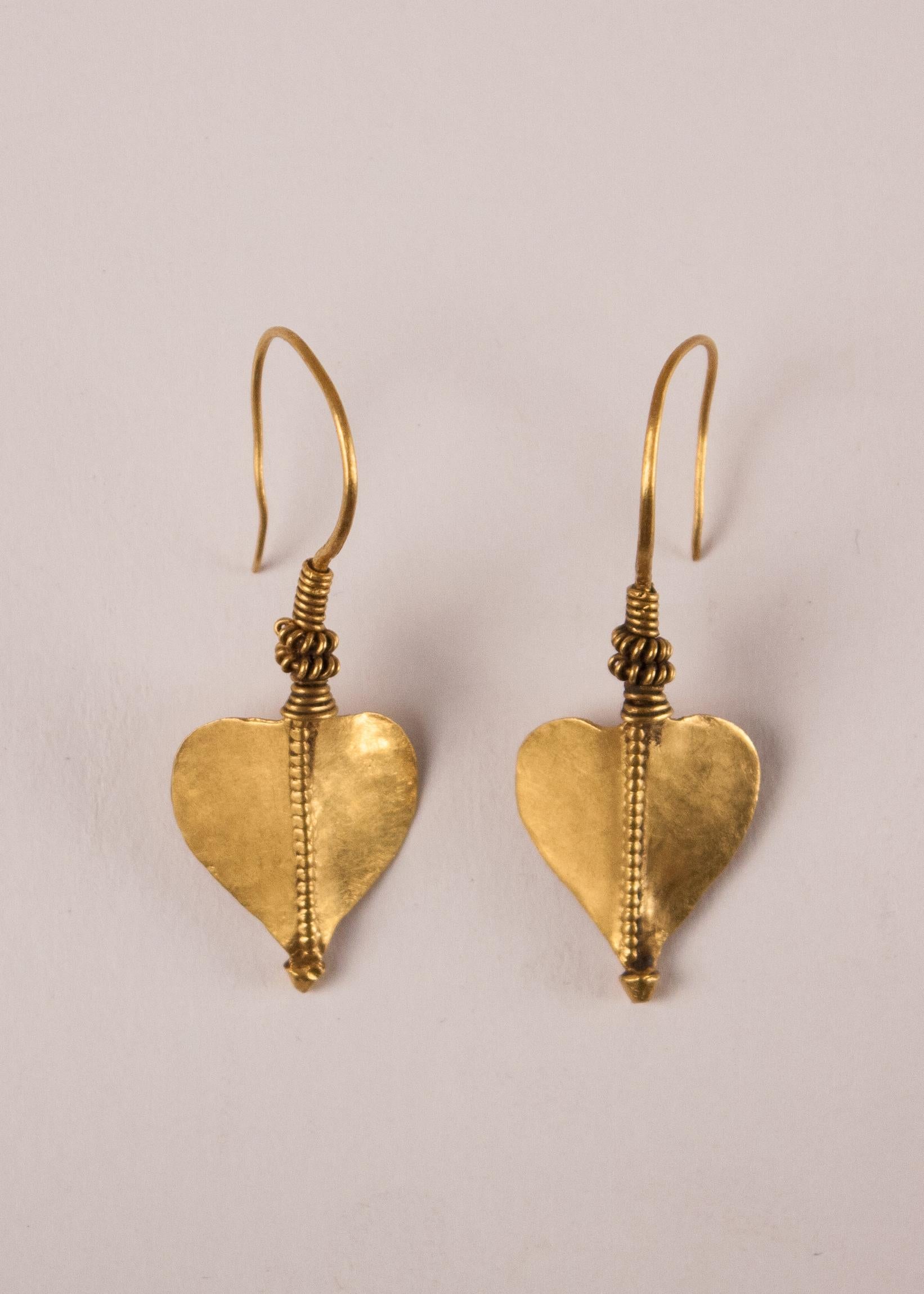 Collector's pair of 22 karat gold dangle earrings, circa 1930, from Rajasthan, India. These traditional earrings have a beautiful tone and hand-tooled traditional Indian leaf design inspired by the venerated peepal tree. They are versatile,