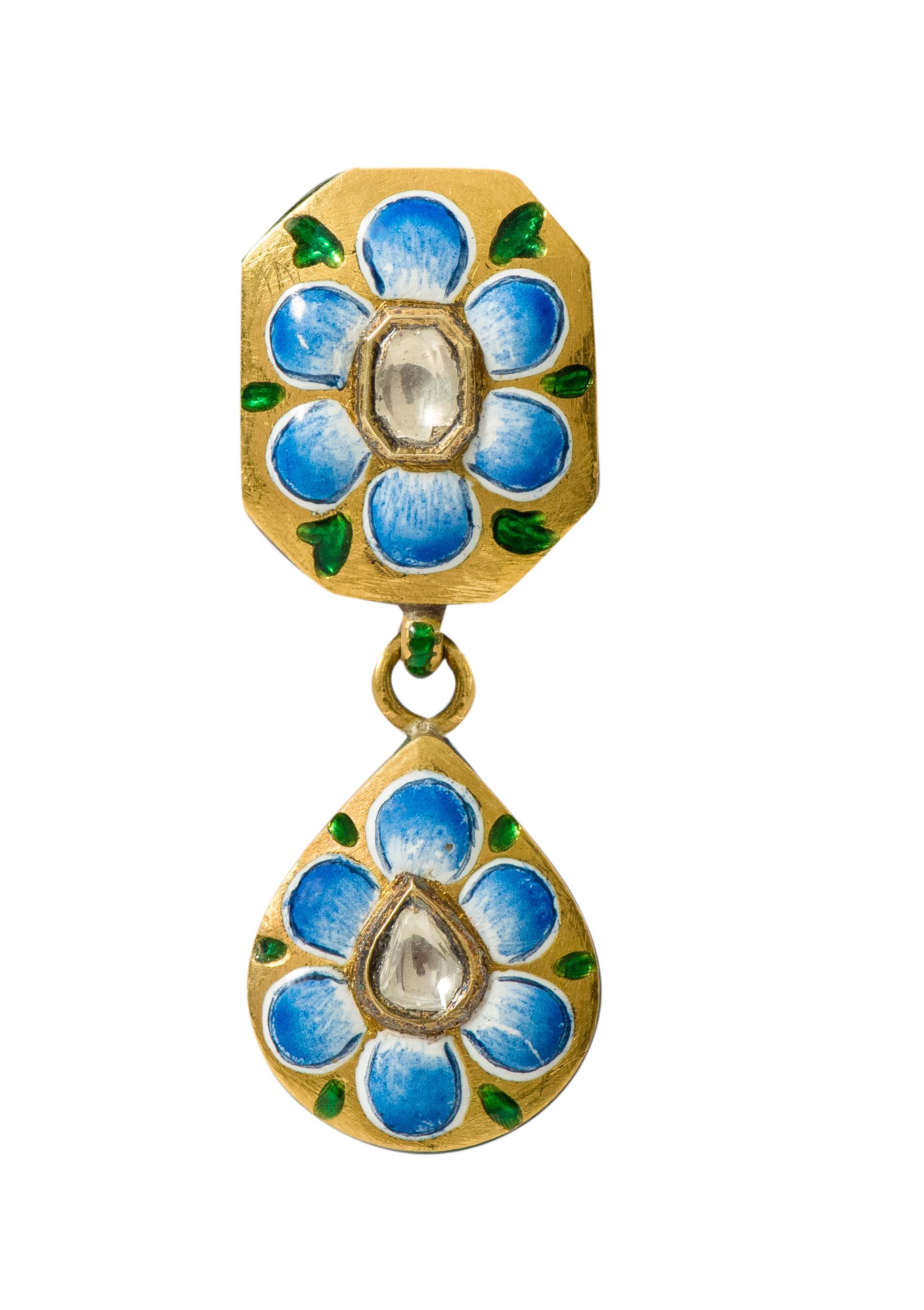 22 Karat Gold Diamant-Ohrring Handgefertigt mit blauer und rosa Emaille-Arbeit im Zustand „Neu“ im Angebot in Jaipur, IN