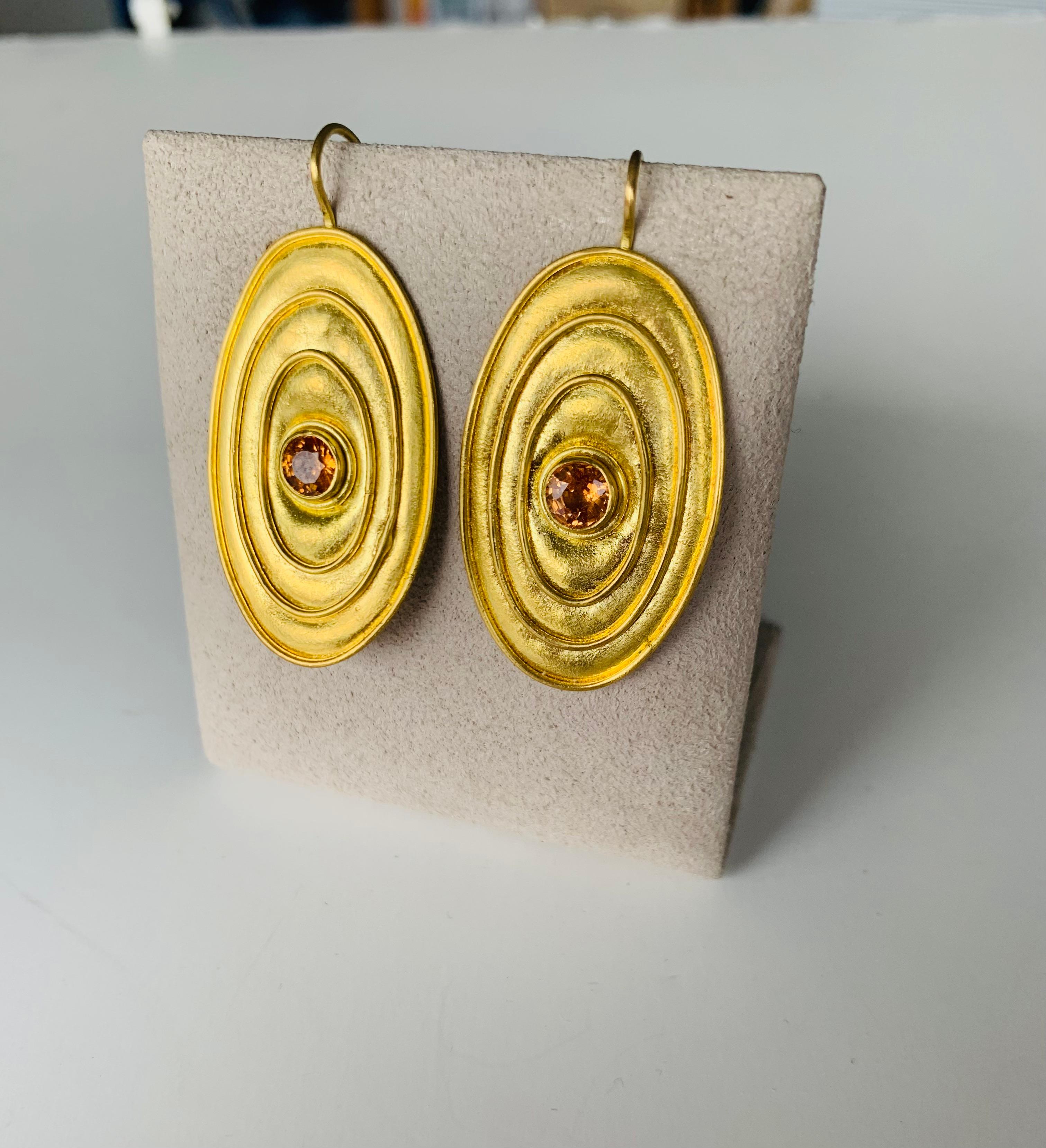 Orecchini con granato mandarino Celestial  con sfere 