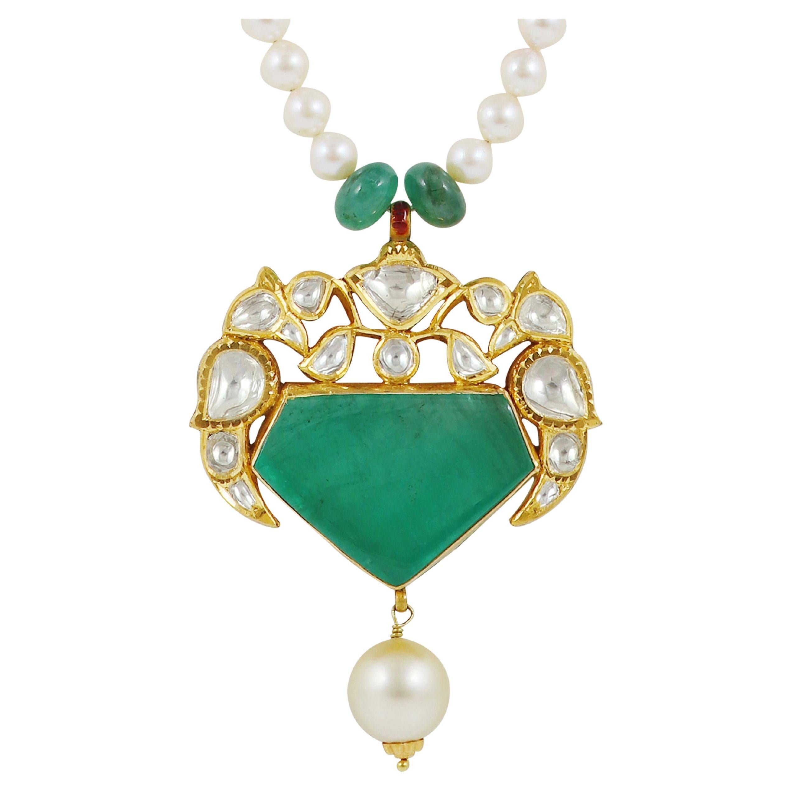 22 Karat Gold, Emerald and Diamond pendant, Indian Maharaja jewellery For Sale