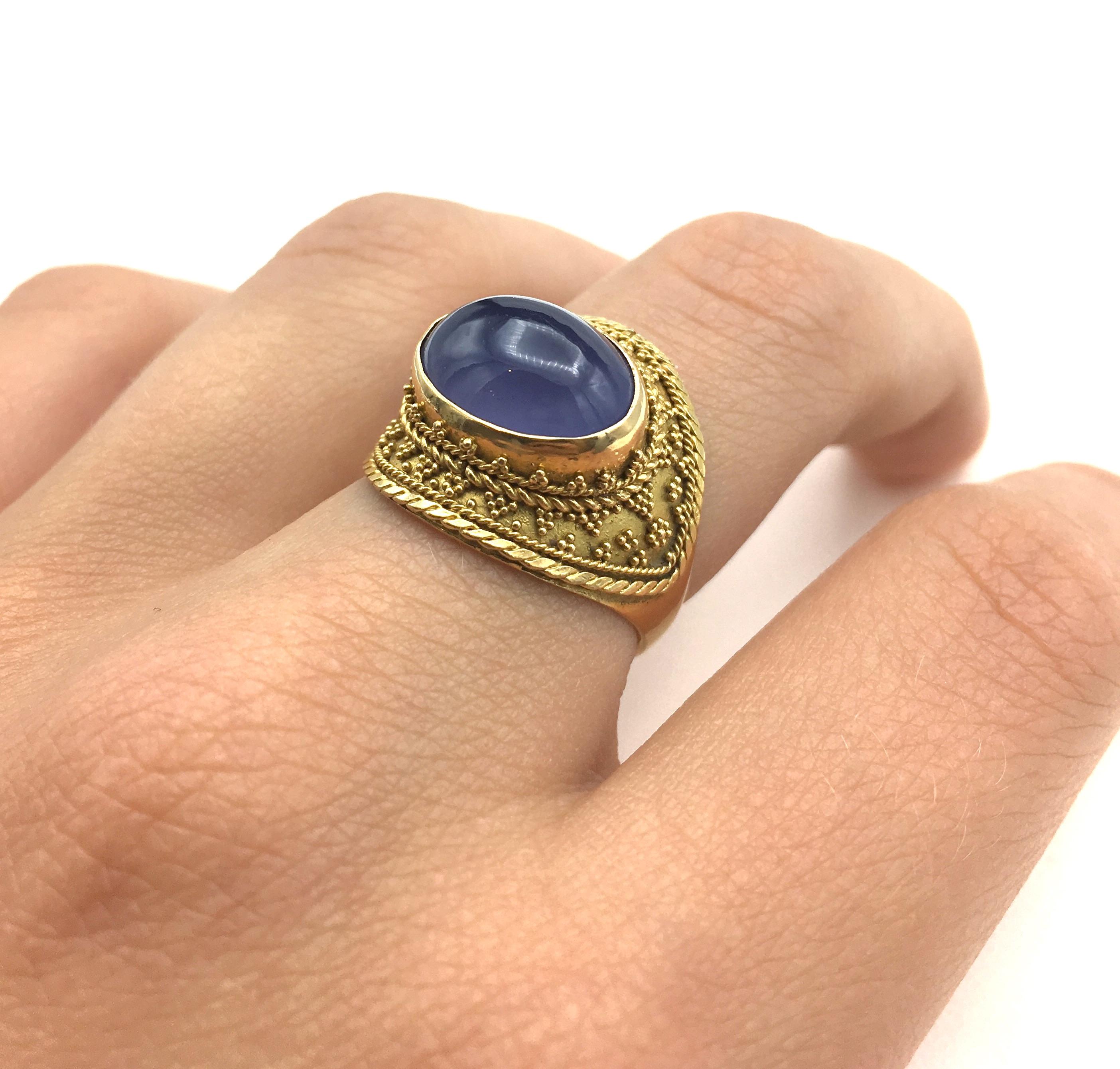 22 Karat Gold Granular Design Blue Chalcedony Ring For Sale 2