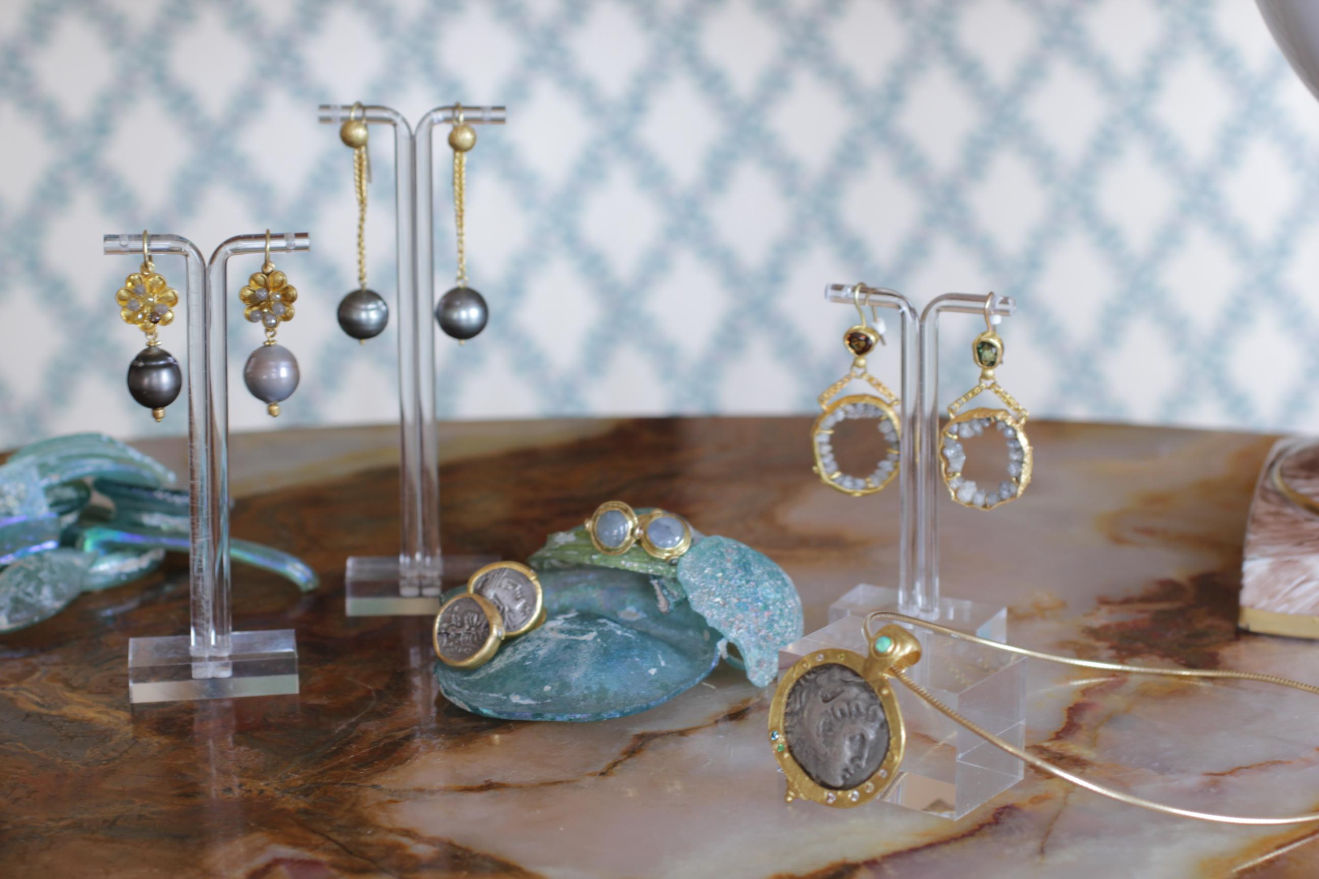 22 Karat Gold Gray Tahitian Pearls Diamond Contemporary Drop Dangle Earrings For Sale 5