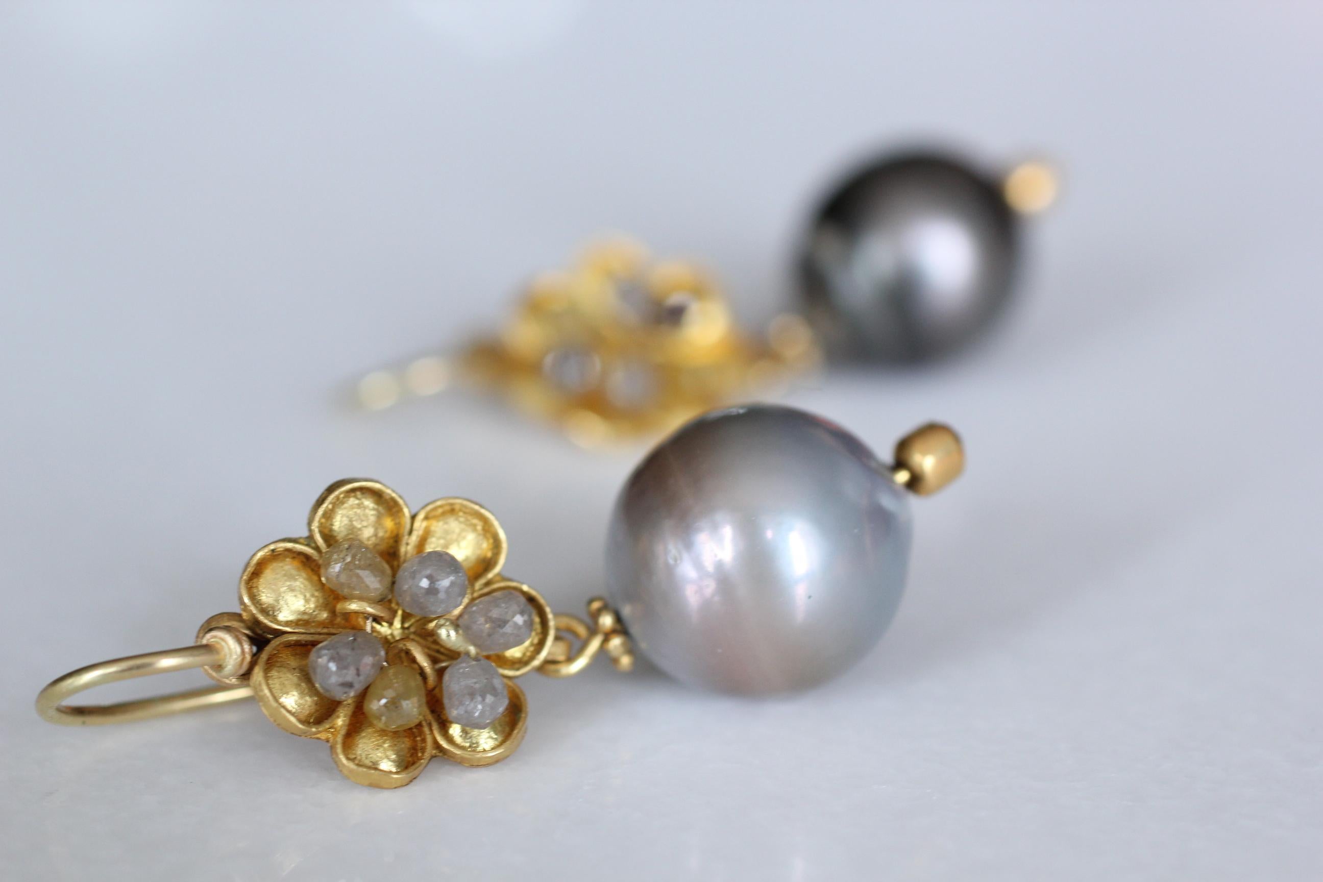 Women's 22 Karat Gold Gray Tahitian Pearls Diamond Contemporary Drop Dangle Earrings For Sale