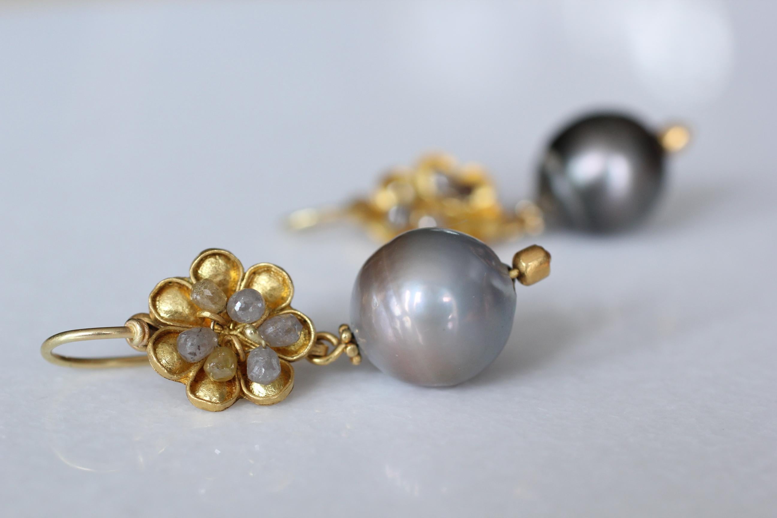22 Karat Gold Gray Tahitian Pearls Diamond Contemporary Drop Dangle Earrings For Sale 1