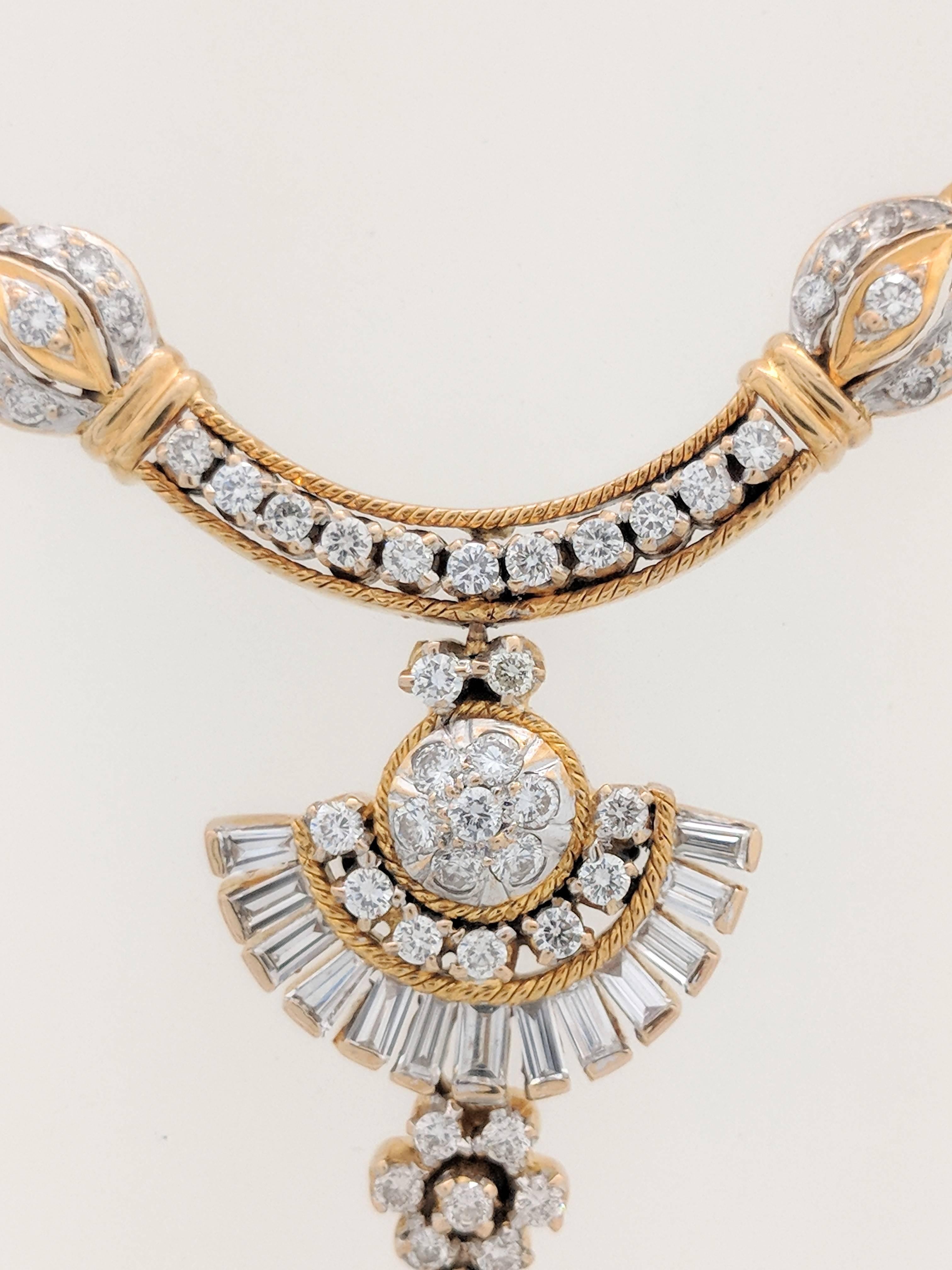22 Karat Gold Handmade Mangalsutra Necklace Indian Bridal Jewelry with Diamonds In Excellent Condition In Gainesville, FL