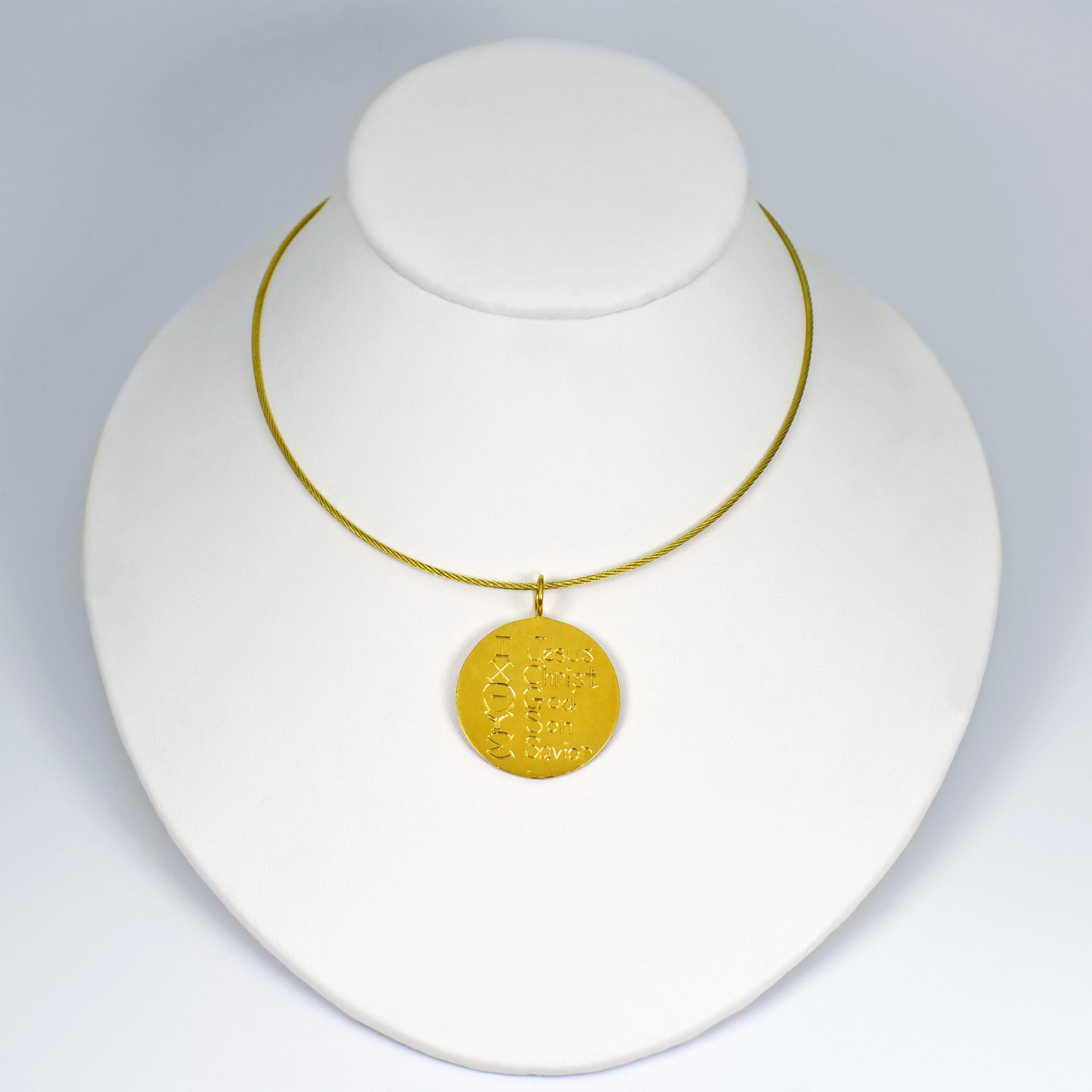22 Karat Gold Ixthus Charm-Halskette mit Anhänger im Angebot 1
