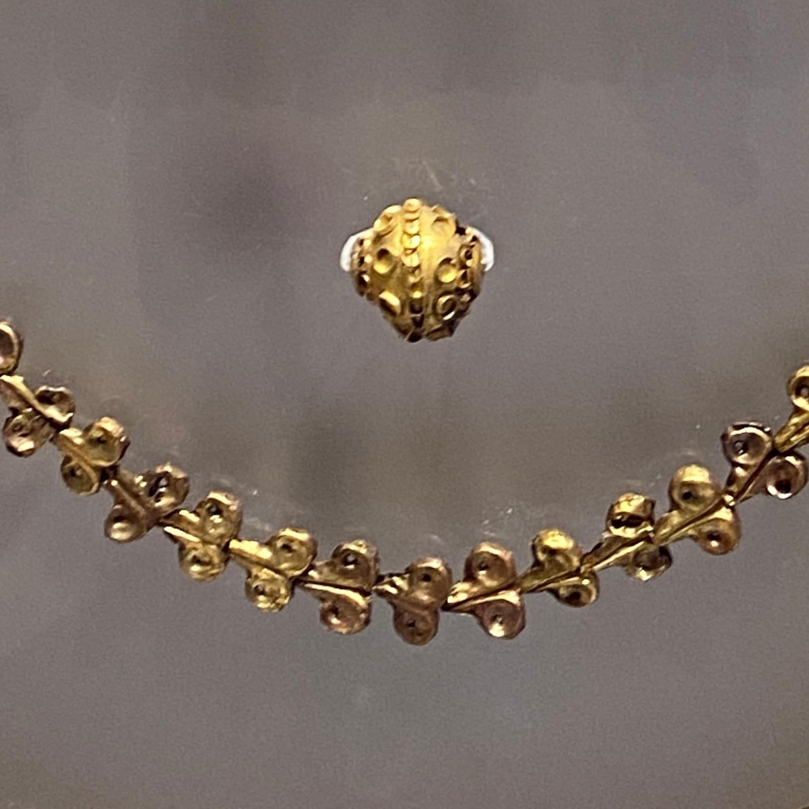 Women's 22 Karat Gold Mycenaean-Inspired Lily Flower Link Bracelet For Sale