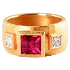 22 Karat Gold Princess Cut Diamond Ring with Square Ruby 1.56 Carat