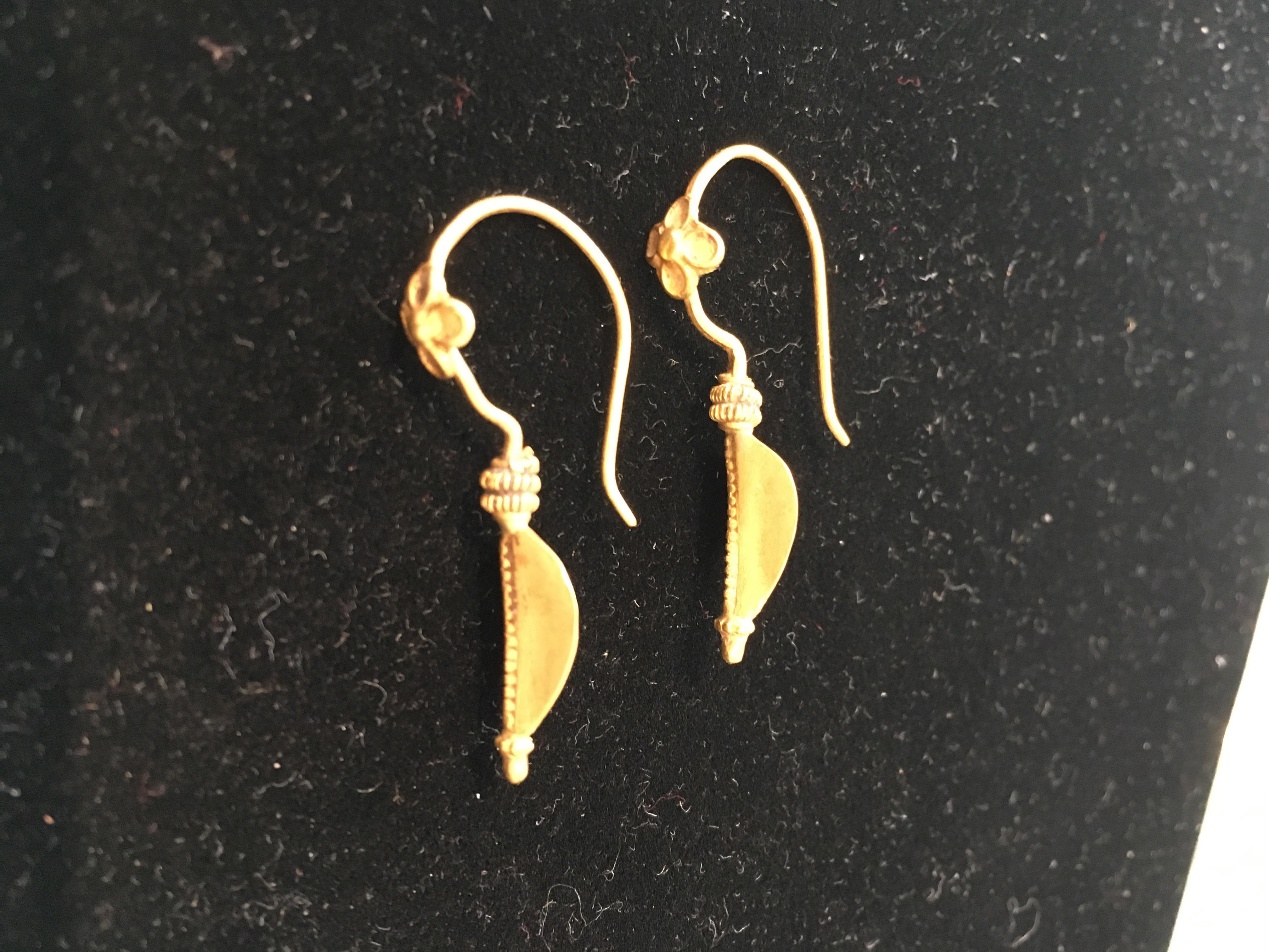 22 Karat Gold Südindische Ohrringe im Angebot 1