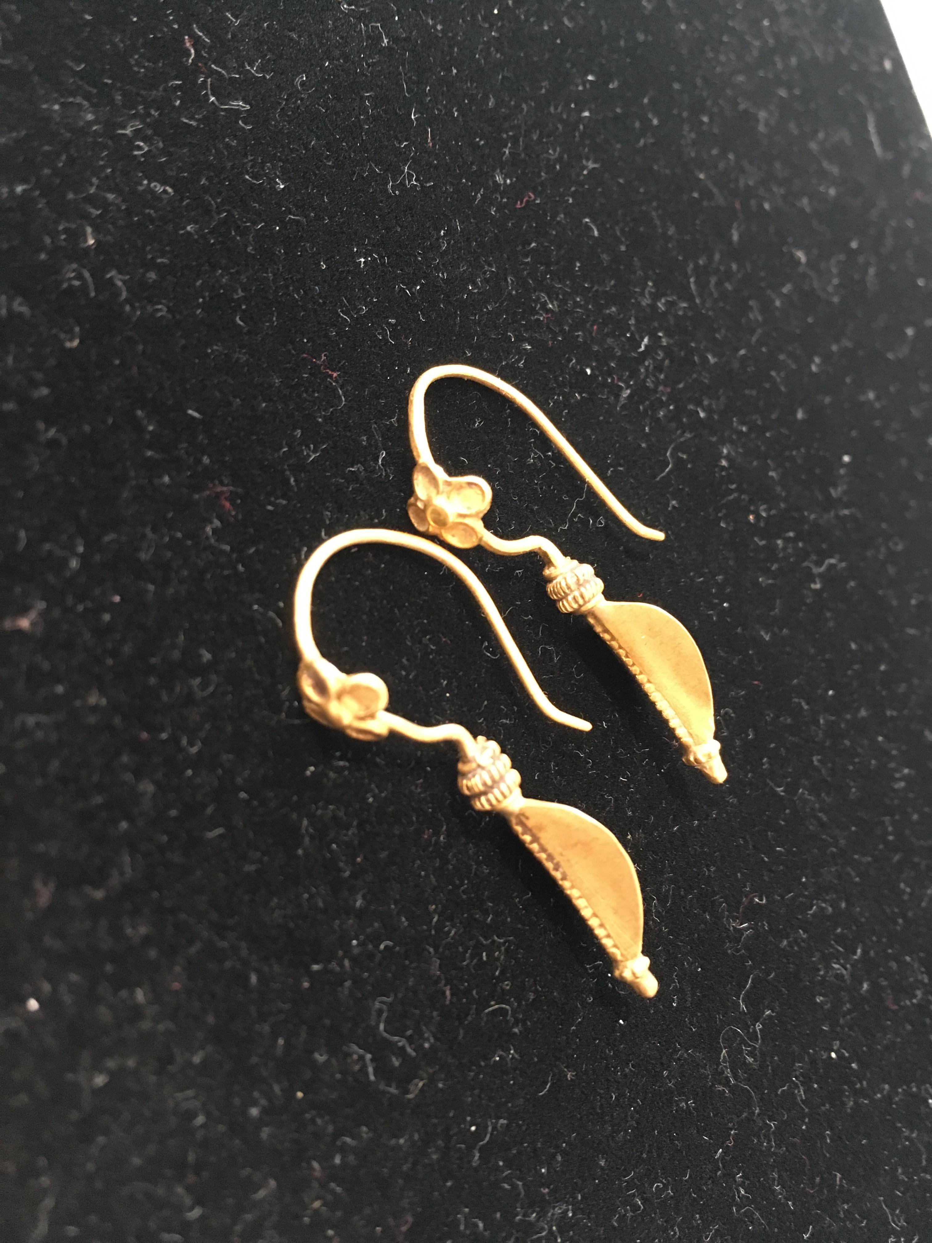 22 Karat Gold South Indian Earrings In Excellent Condition For Sale In Nantucket, MA