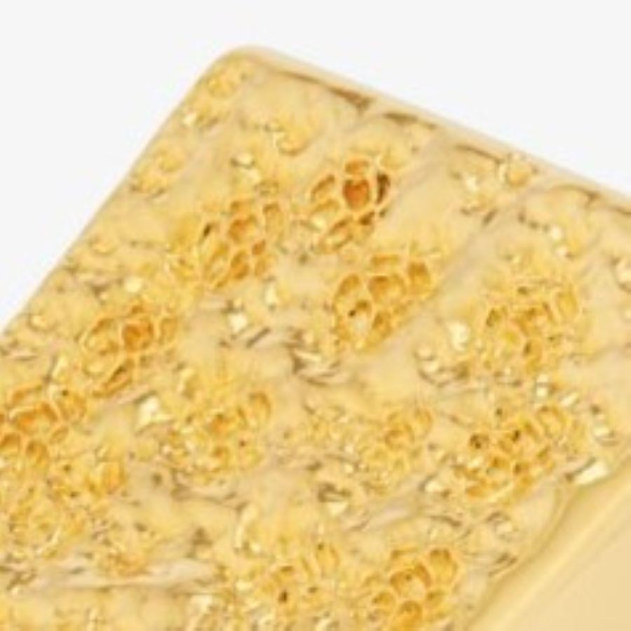 Artisan Bague en or vermeil 22 carats avec appui-tête gaufré en vente