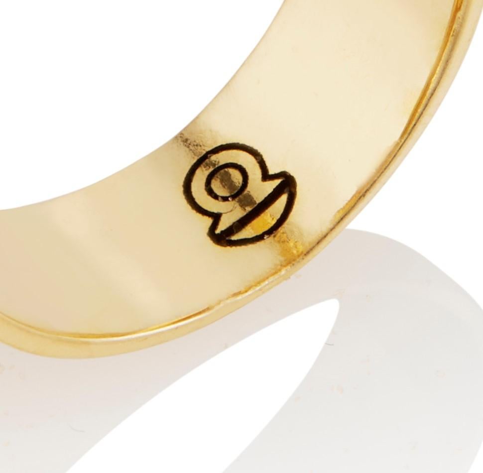 This 22K Gold Vermeil Unsquared Signet Ring is a twist on a classic design. A gorgeous everyday piece designed for the modern jewelry lover who appreciates timeless pieces with a sophisticated edge.  

Size 7- Ring Size is customizable.

All items