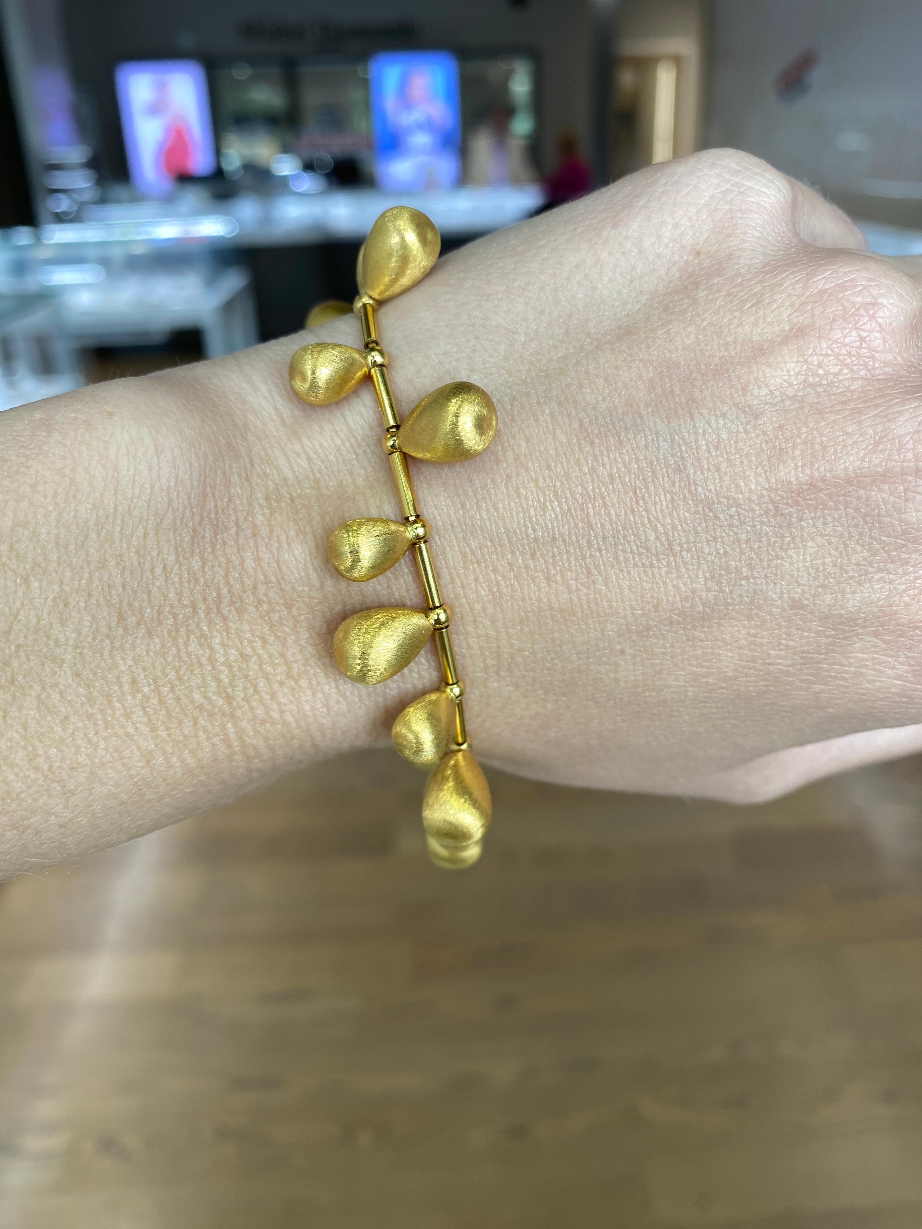 Bracelet italien en or jaune 22 carats Excellent état - En vente à Houston, TX