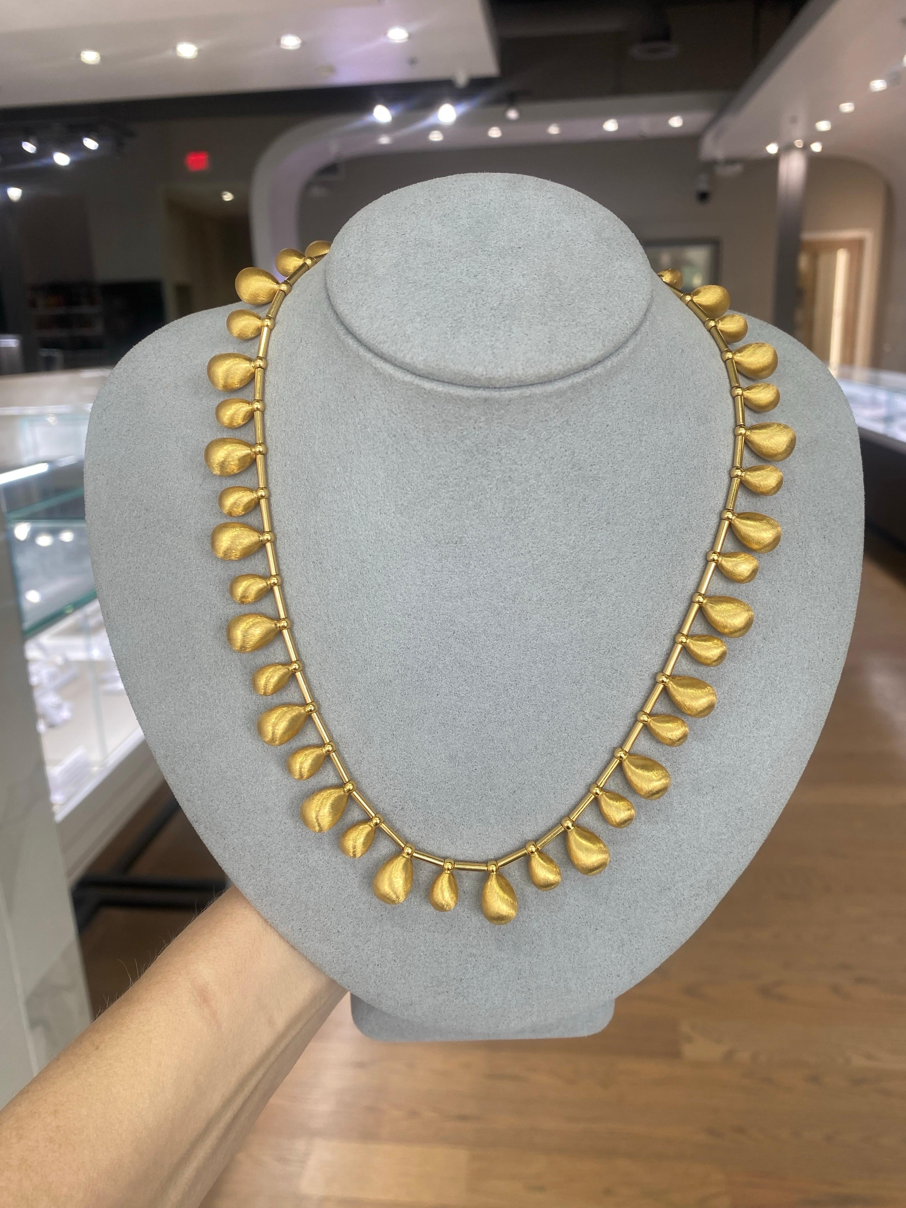 Collana Dangle con texture in oro giallo italiano 22 carati In condizioni ottime in vendita a Houston, TX