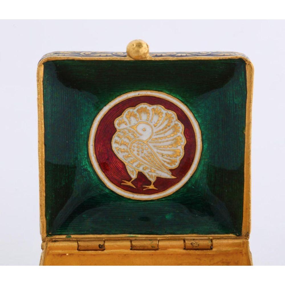 22 Karat Jaipur Indian Gold Enamel and Diamonds Pill Snuff Box 4
