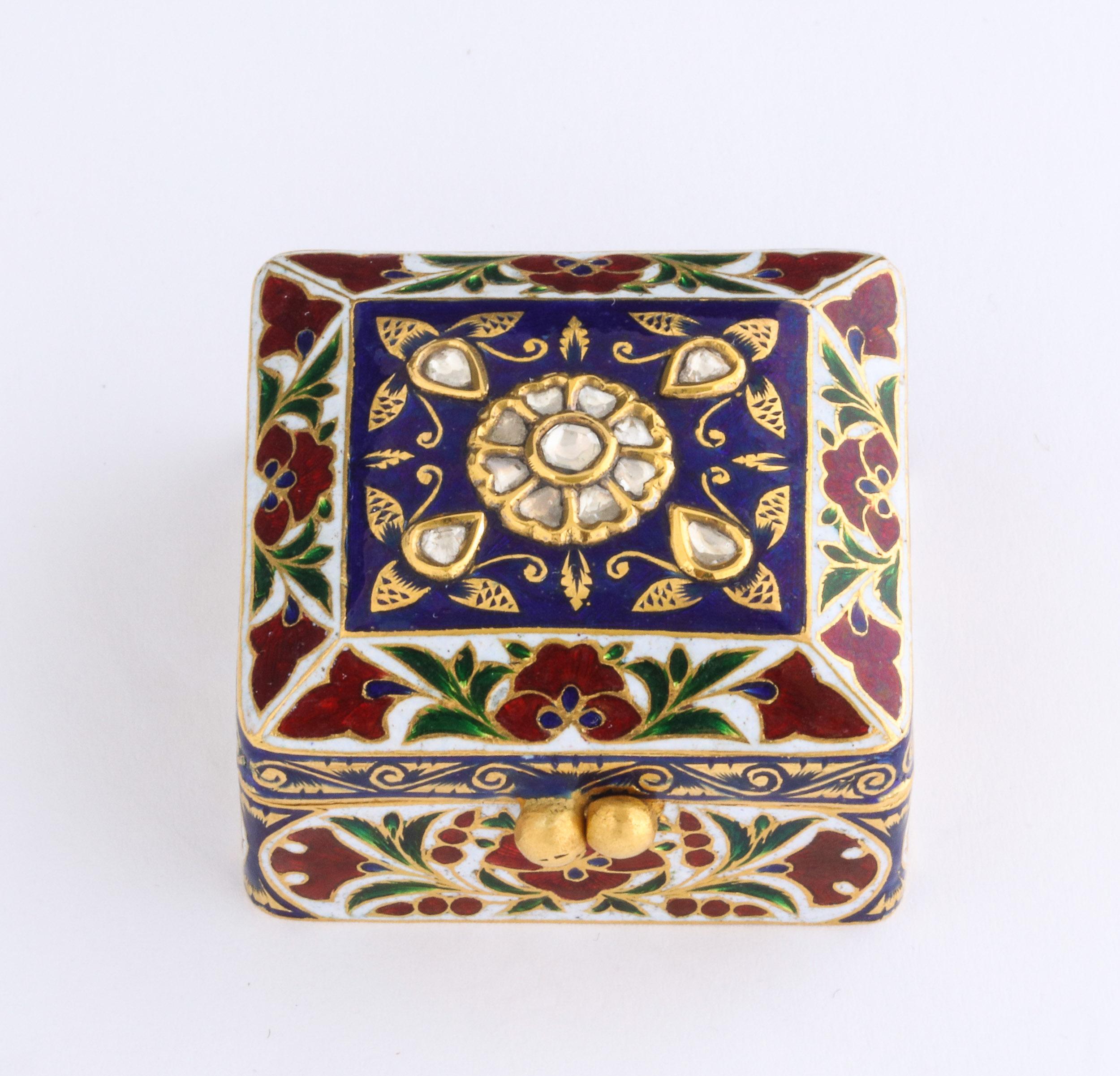 22-Karat Jaipur Indian Gold Enamel and Diamonds Pill Snuff Box 9