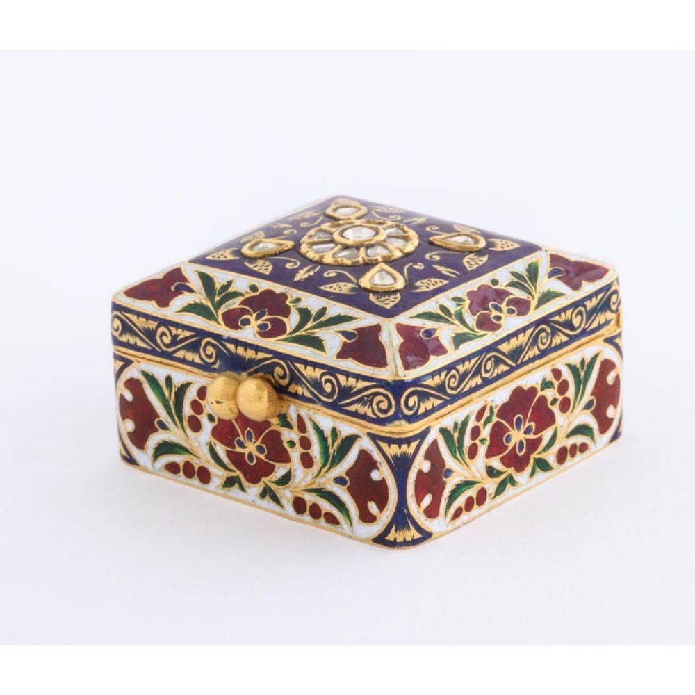 22 Karat Jaipur Indian Gold Enamel and Diamonds Pill Snuff Box 2