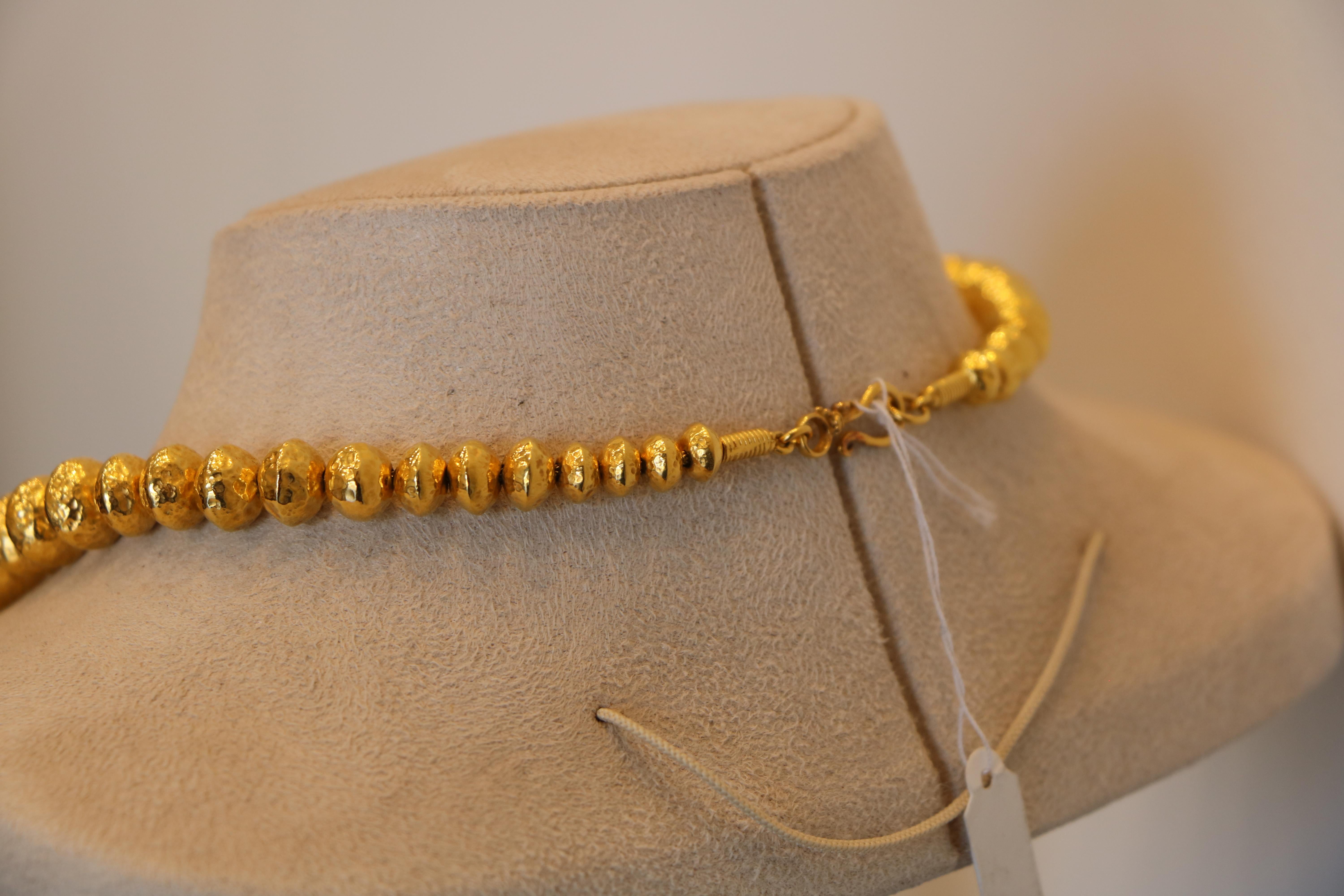 22 karat pure yellow gold necklace of the brand zolotas For Sale 1