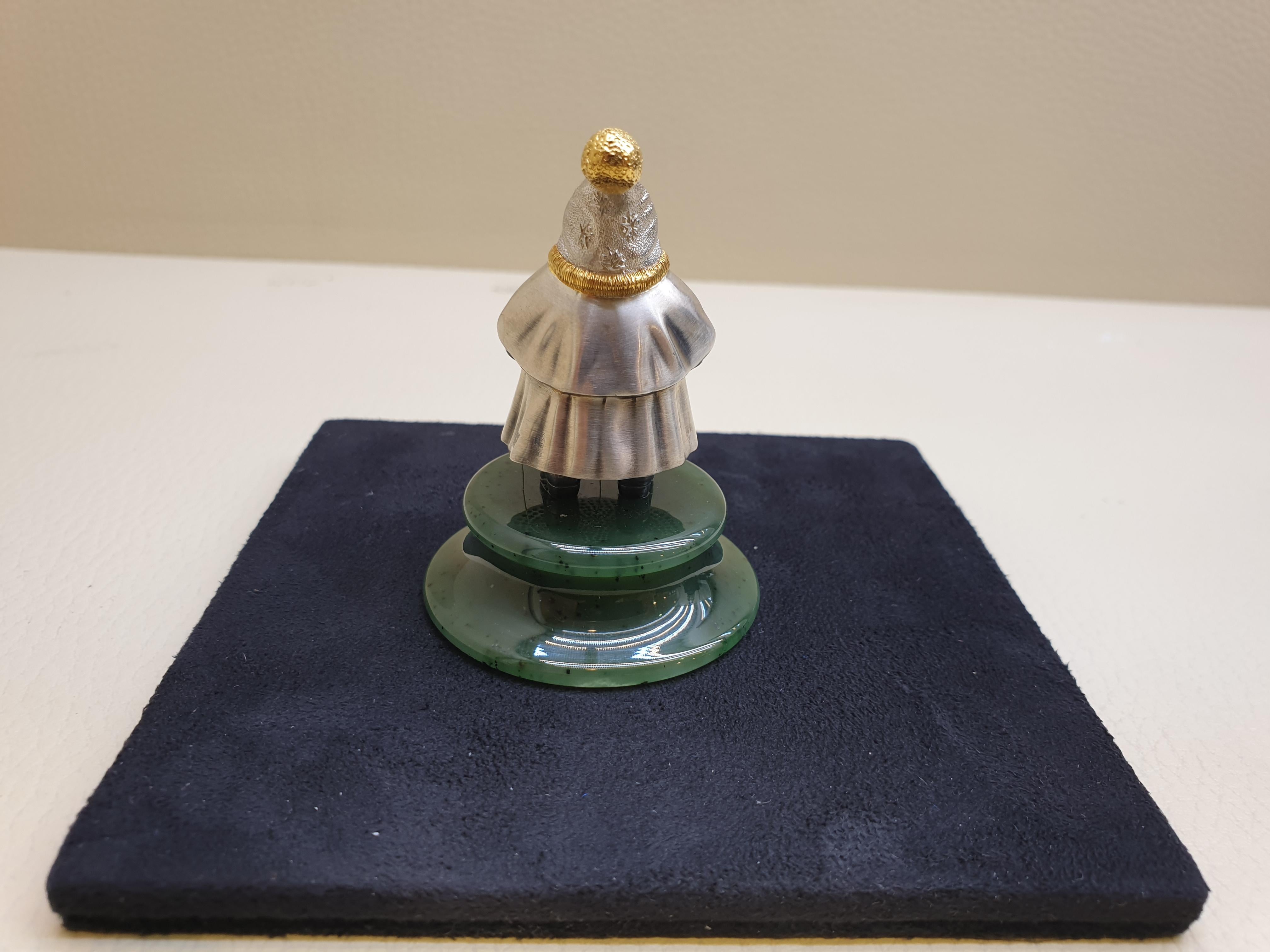 22 Karat Silver Jade Stand Figurine In New Condition For Sale In Baden-Baden, DE