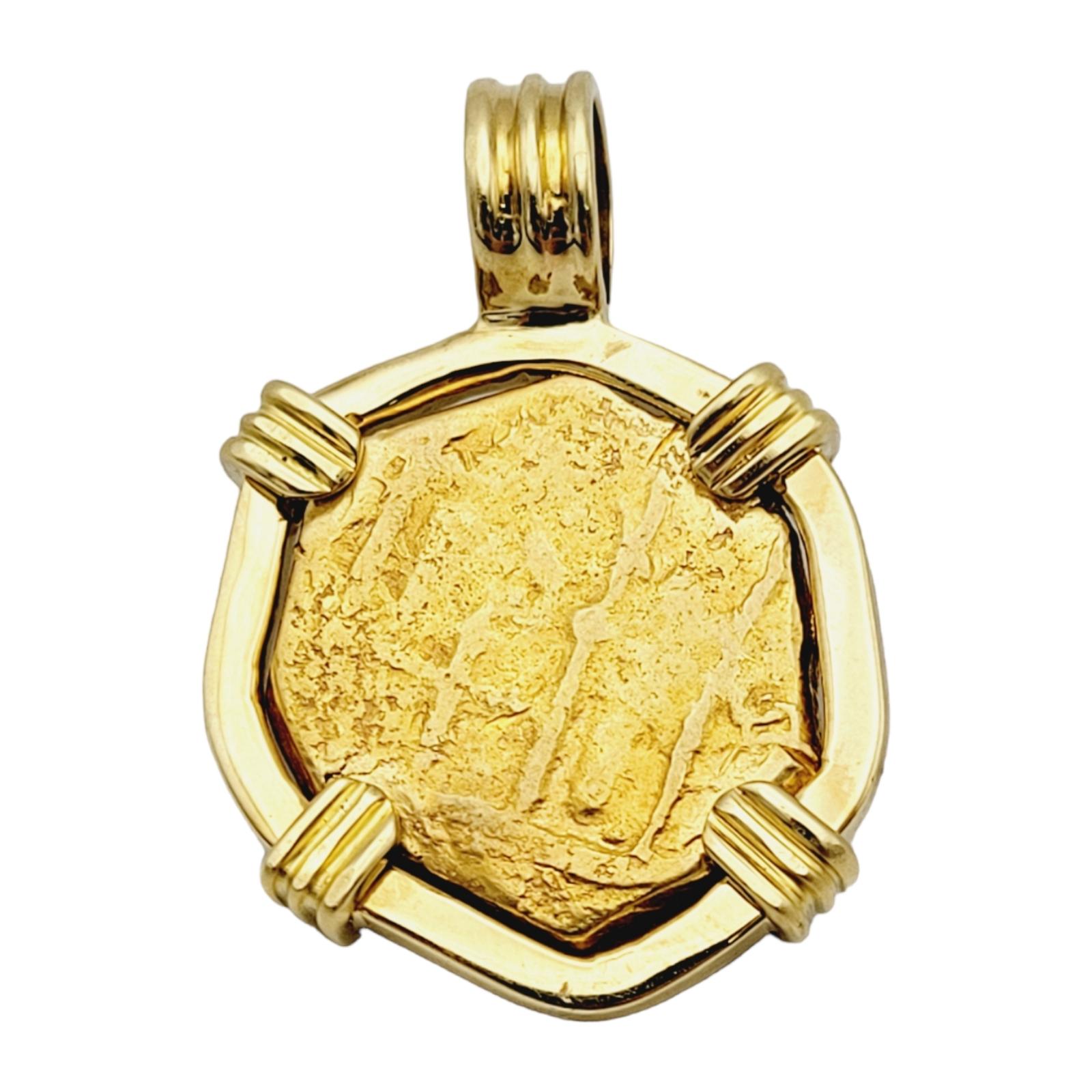 22-Karat Spain 2 Escudos Treasure Coin Bezel in 18 Karat Yellow Gold Pendant In Good Condition In Scottsdale, AZ