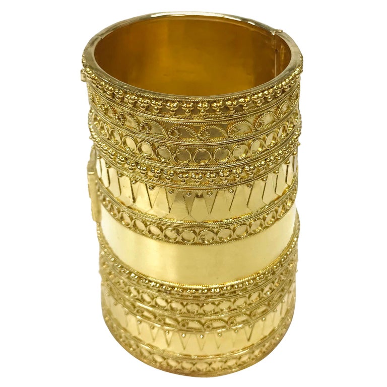 22 Karat Yellow Gold Wide Indian Cuff Bracelet For Sale at 1stDibs