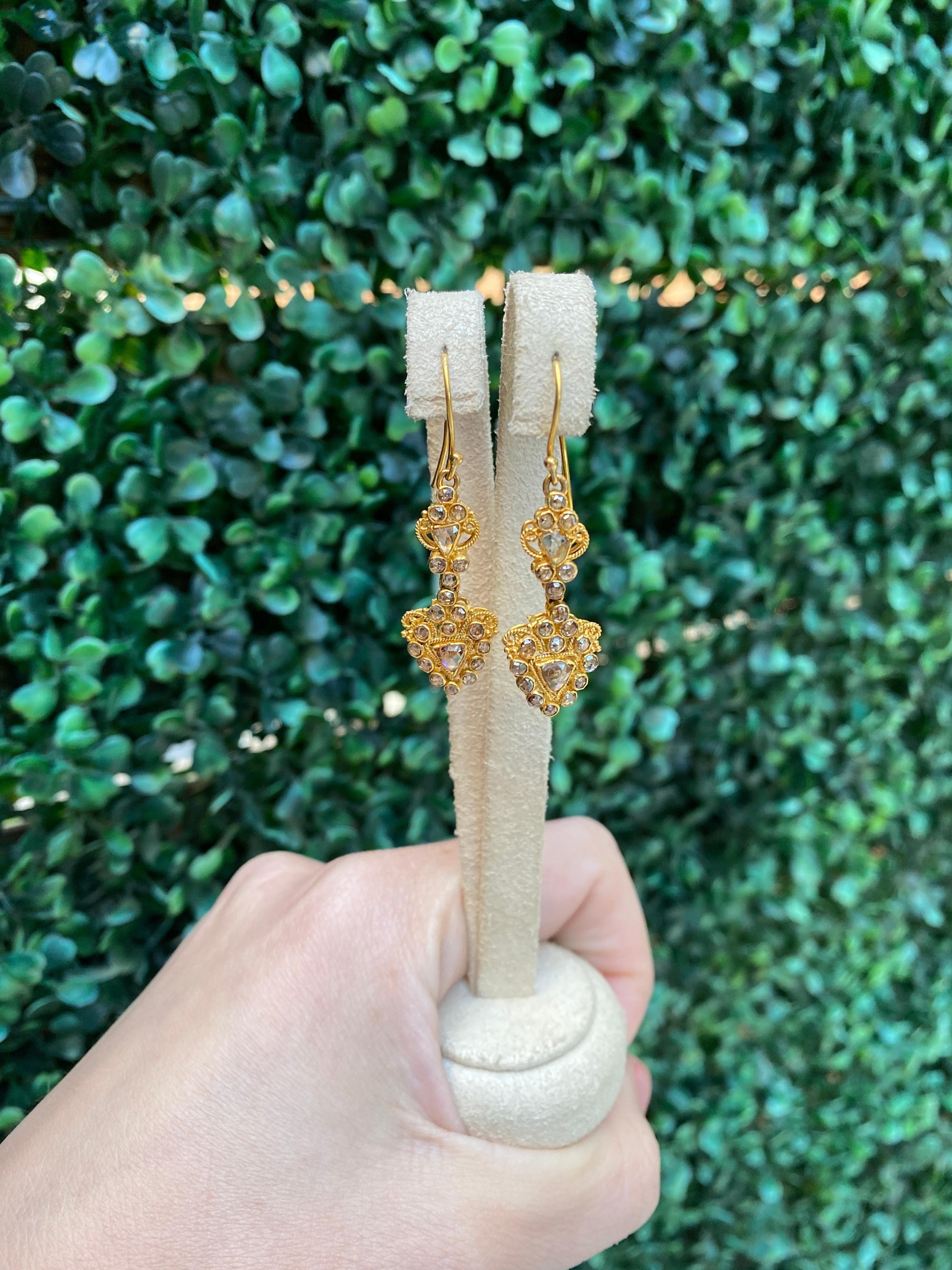 22 Karat Yellow Gold 1.75 Carat Total Weight Rose Cut Diamond Dangle Earrings In Excellent Condition For Sale In Houston, TX