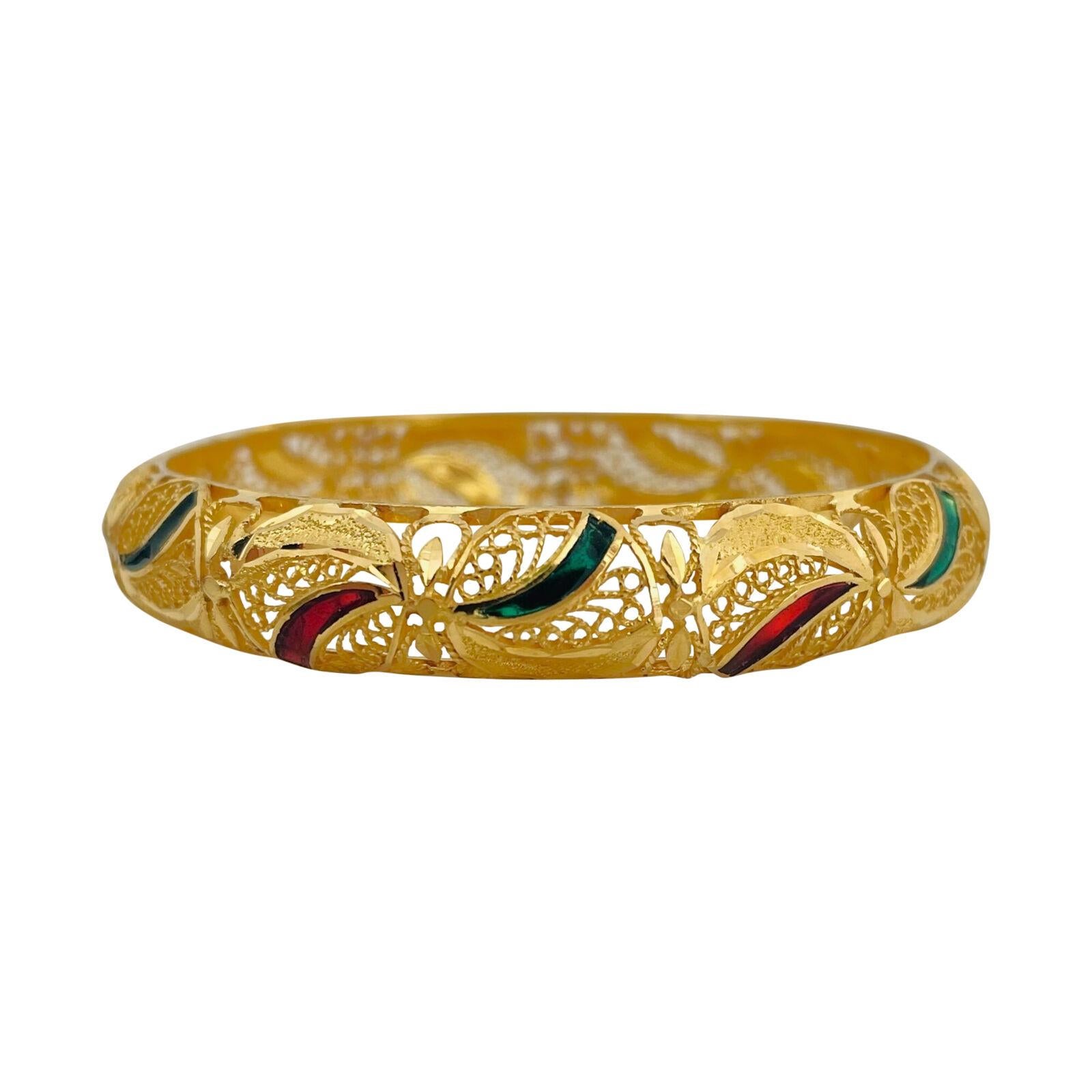 22 Karat Yellow Gold and Enamel Solid Diamond Cut Floral Bangle Bracelet  In Good Condition In Guilford, CT