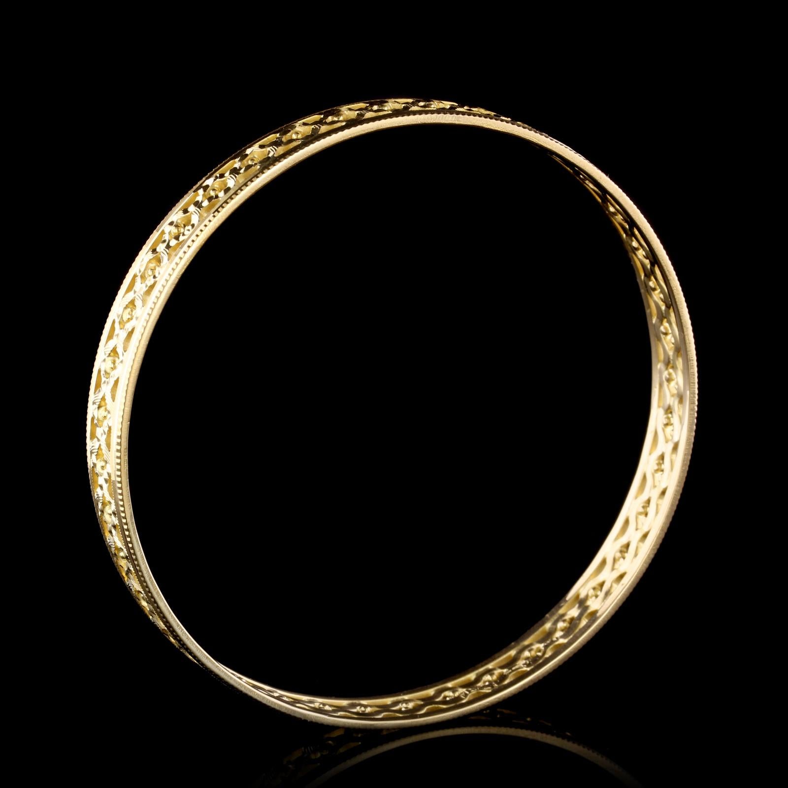 22 Karat Yellow Gold Bangle Bracelet In Excellent Condition For Sale In Nashua, NH