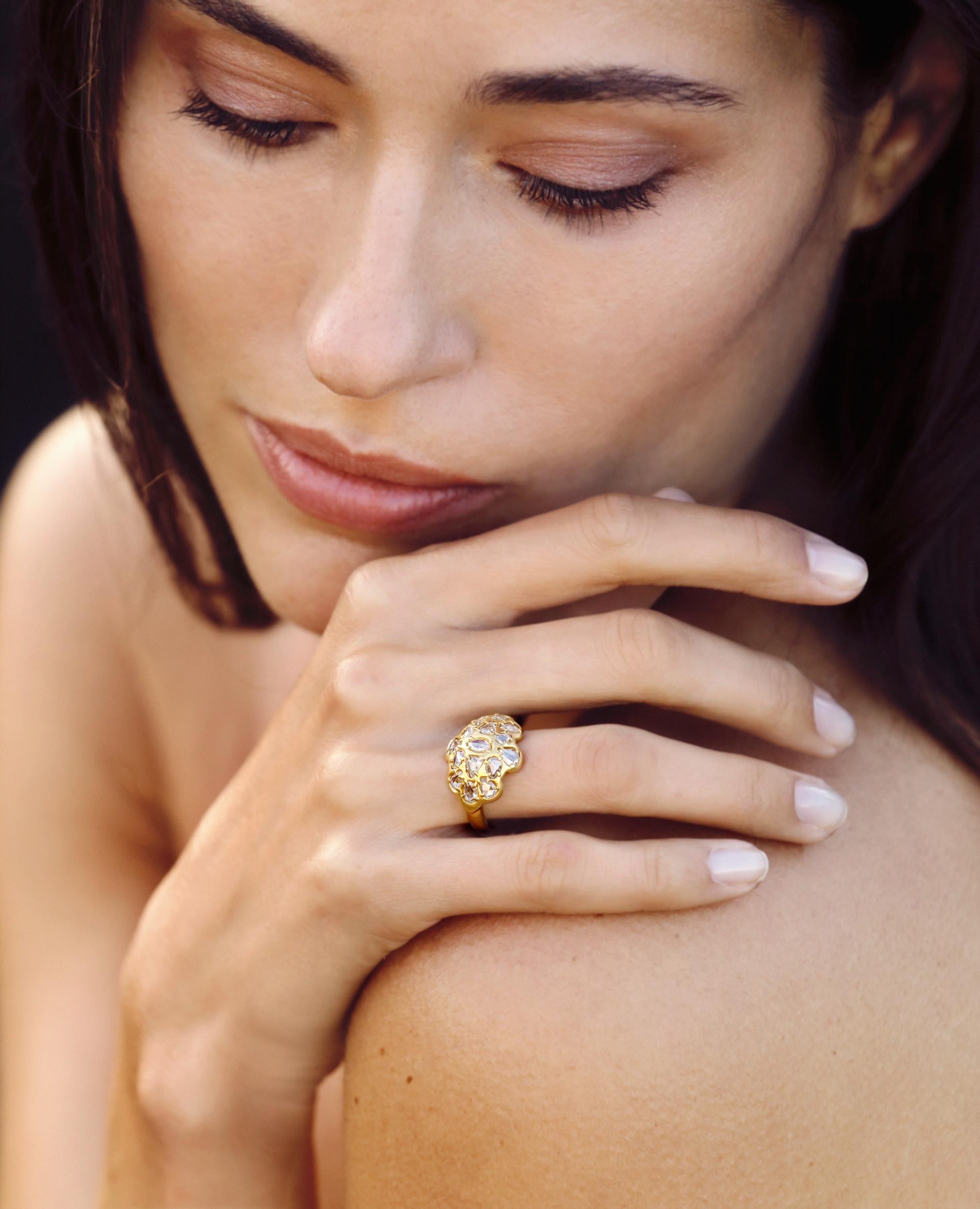 22 Karat Gelbgold Kuppelring mit Diamanten im Rosenschliff im Zustand „Neu“ im Angebot in Weehawken, NJ