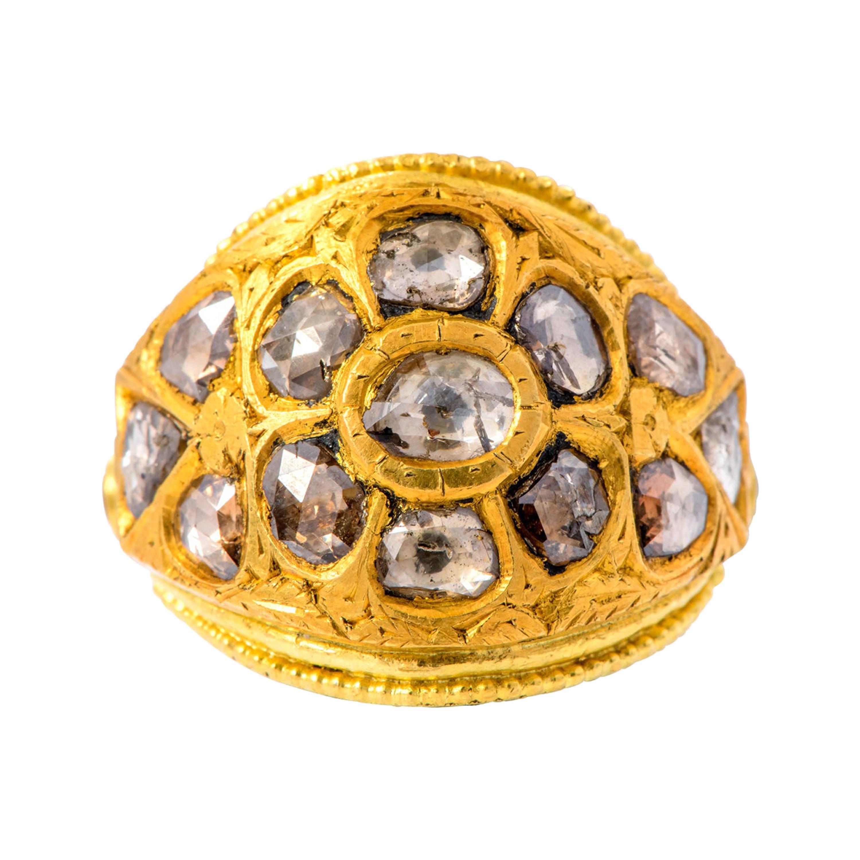 22 Karat Gelbgold Kuppelförmiger Diamant- und Rubin-Statement-Ring Handgefertigt im Angebot