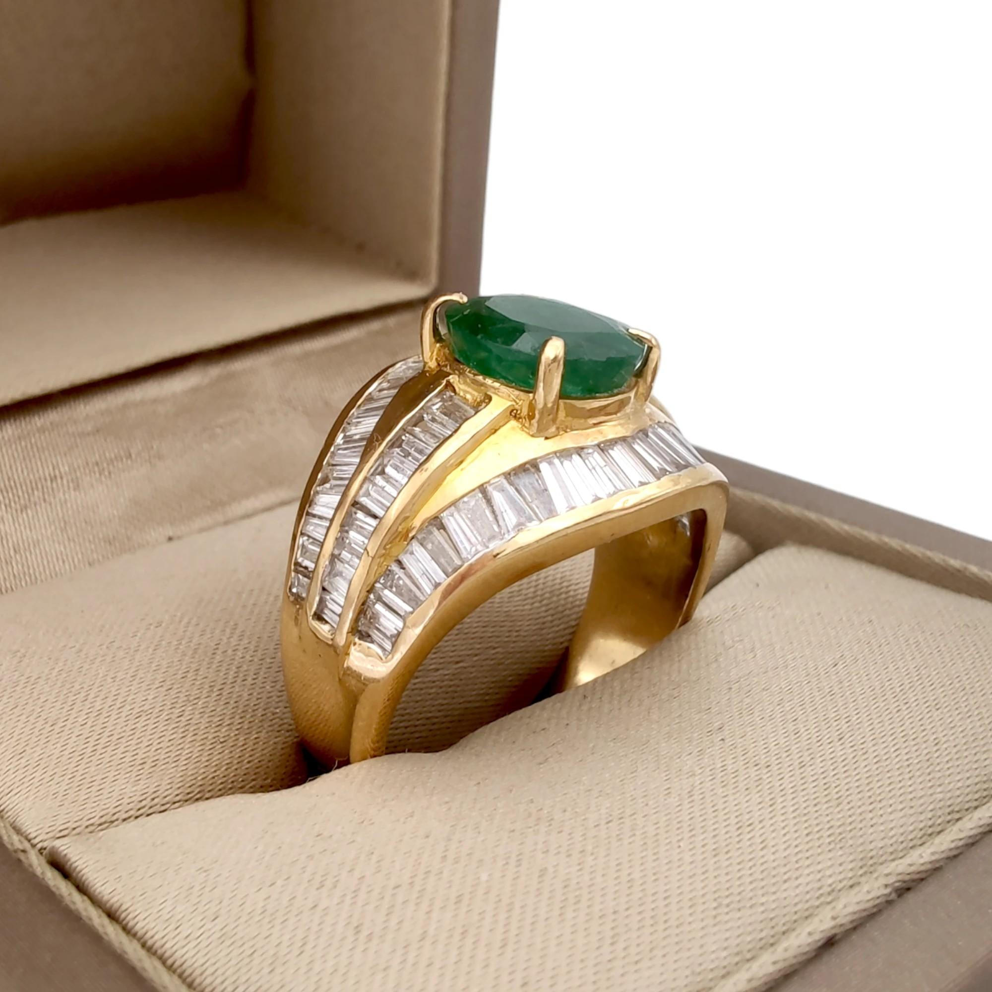 Contemporary 22 karat yellow gold  Emerald Diamond  women Cocktail Ring For Sale