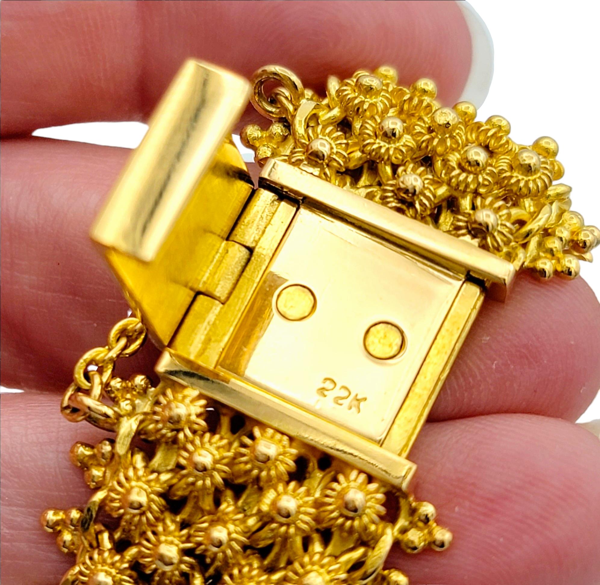 Bracelet manchette souple en or jaune 22 carats avec motif granité en vente 1