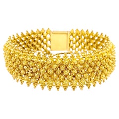 Bracelet manchette souple en or jaune 22 carats avec motif granité 
