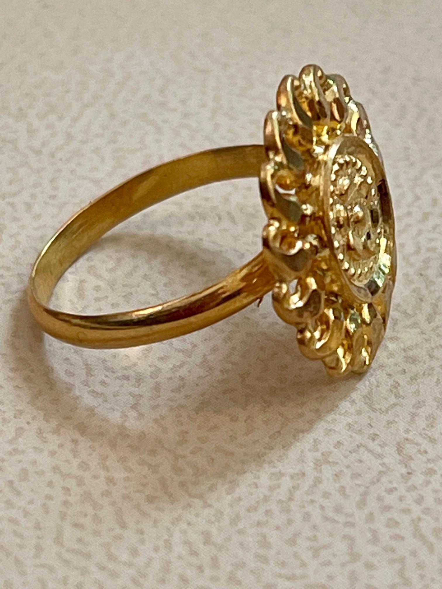 22 Karat Yellow Gold Flower Ring In Excellent Condition For Sale In New York, NY