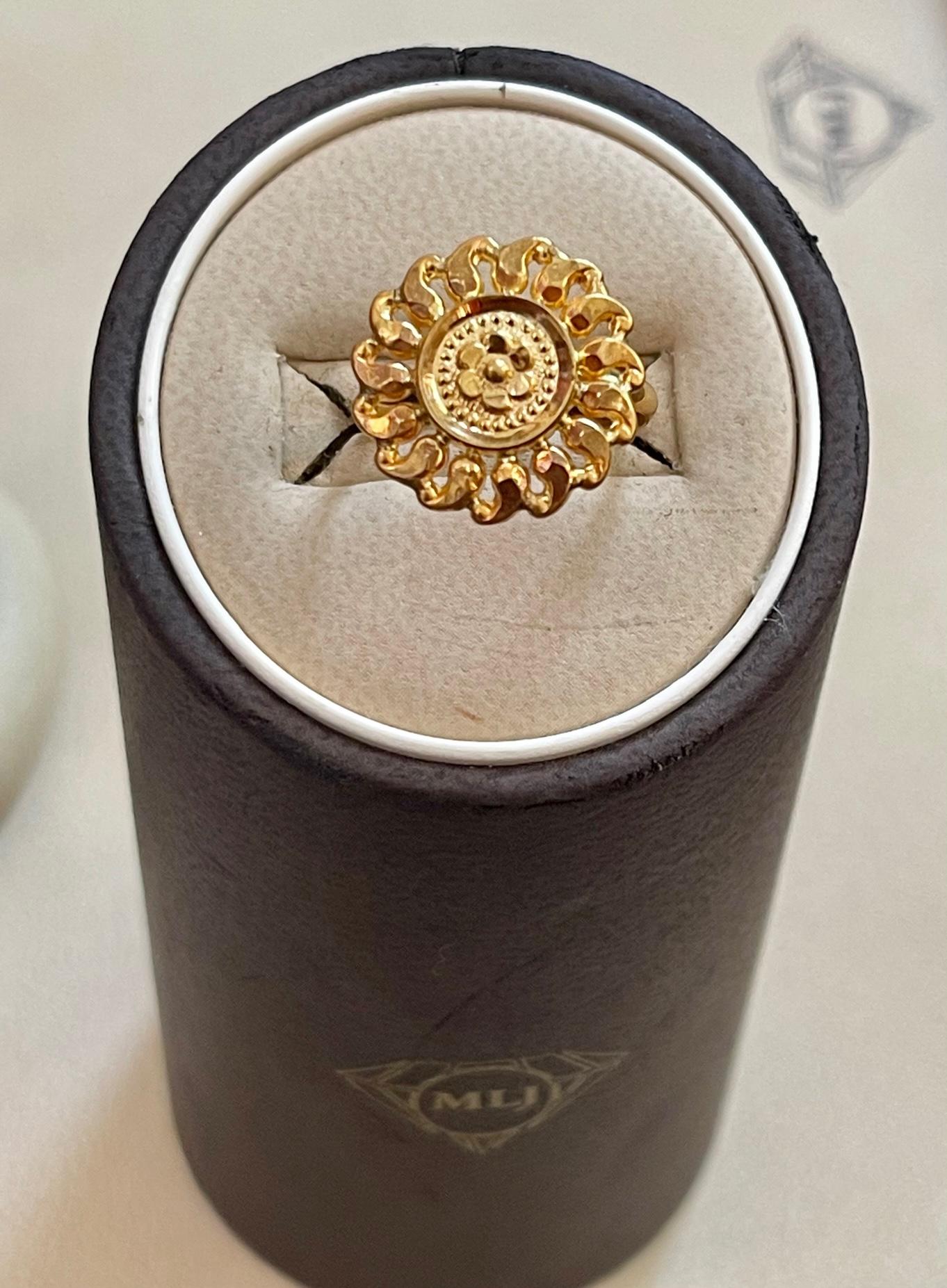 22 Karat Yellow Gold Flower Ring For Sale 2