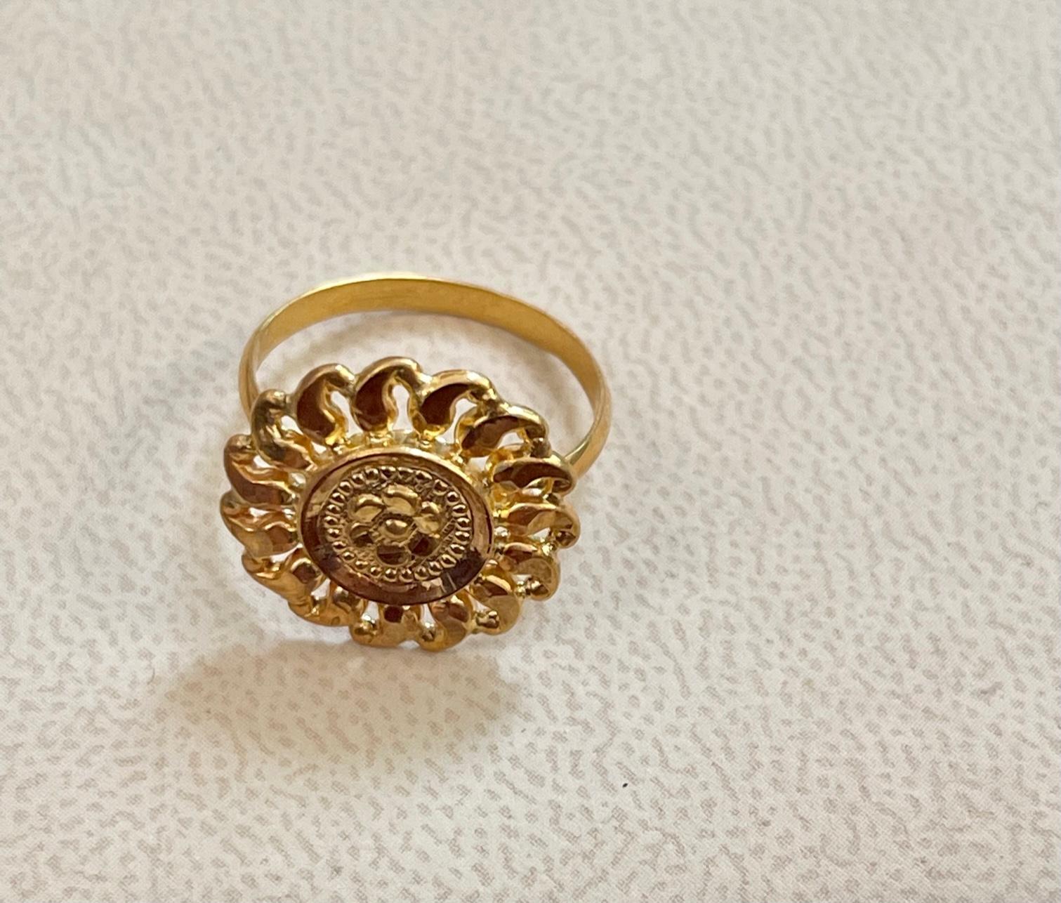 22 Karat Yellow Gold Flower Ring For Sale 3