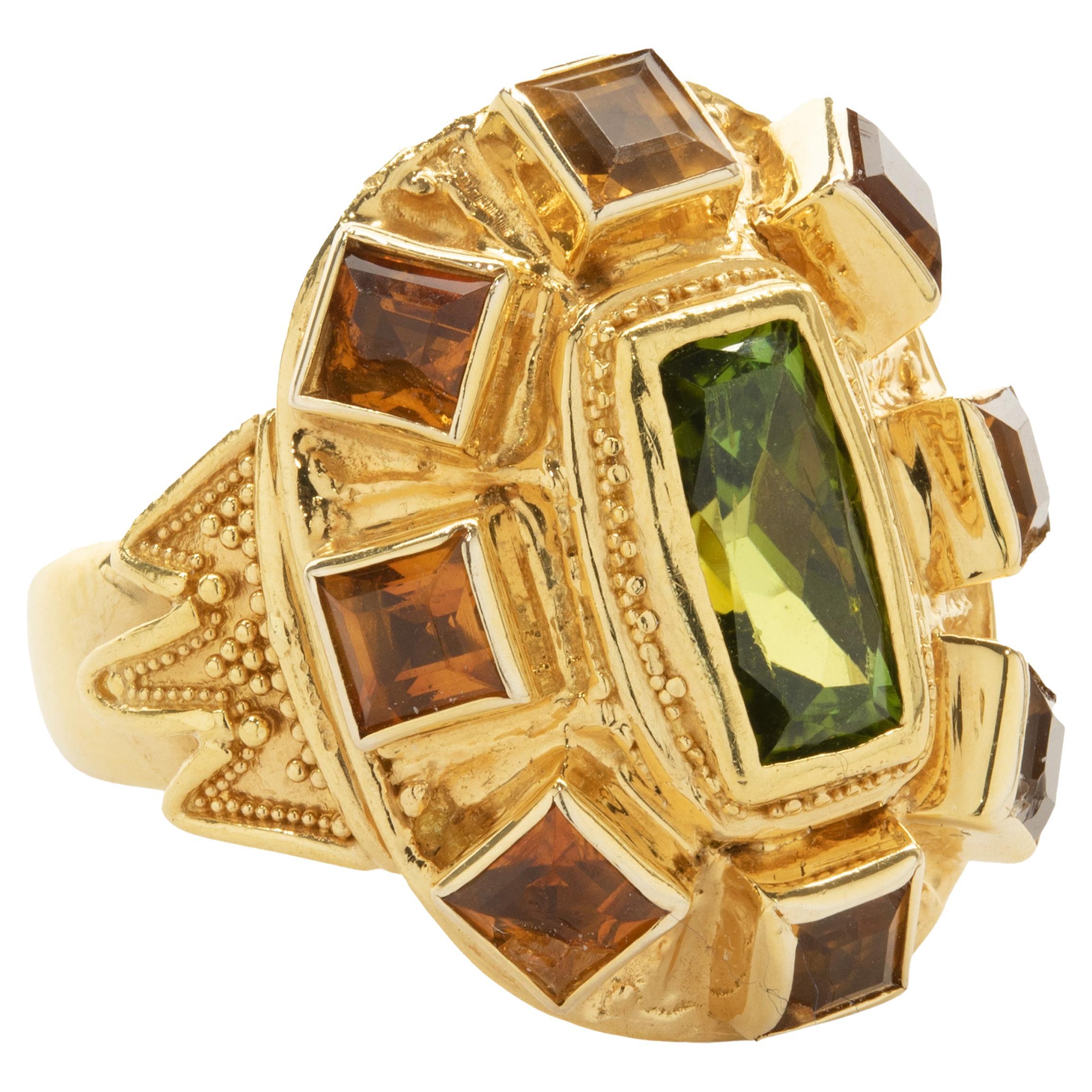 Verzierter Ring aus 22 Karat Gelbgold mit grünem und orangefarbenem Turmalin