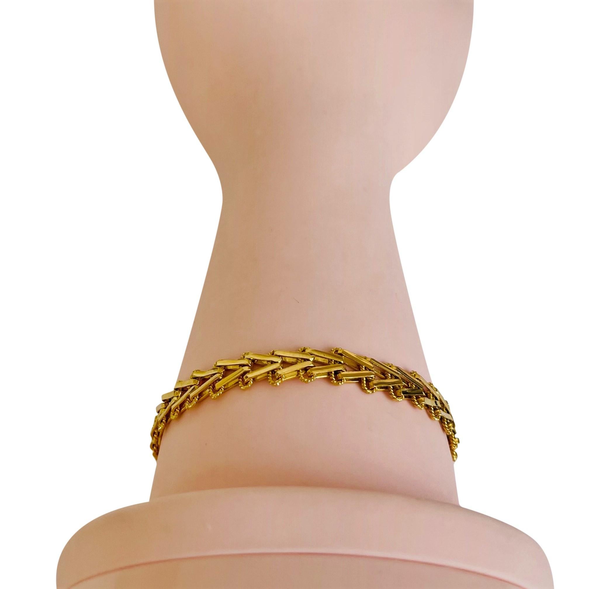 22 Karat Yellow Gold Ladies Diamond Cut Fancy V Link Bracelet 3