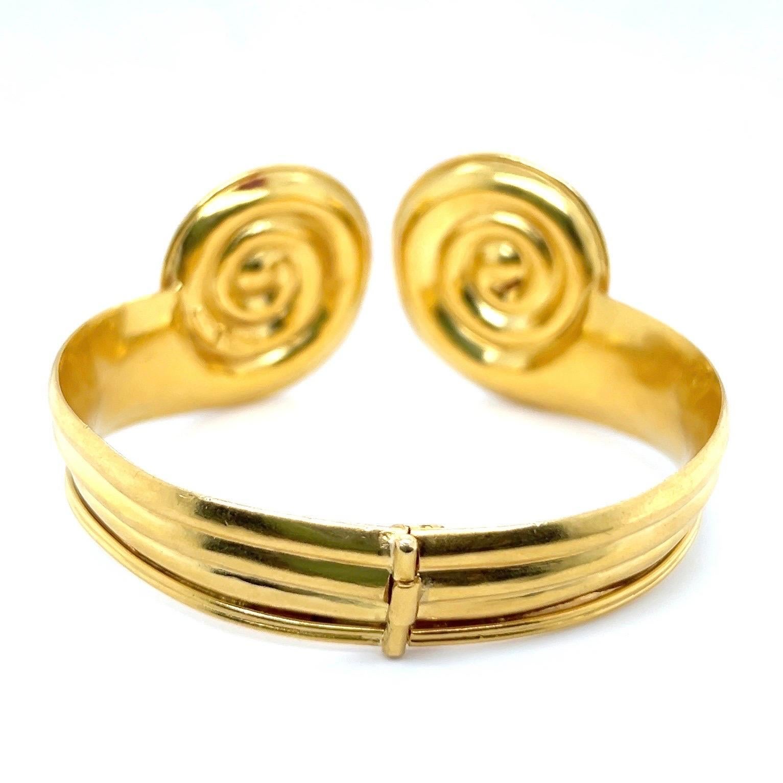 22 Karat Yellow Gold Lalaounis Bangle, 1970s In Good Condition For Sale In Zurich, CH