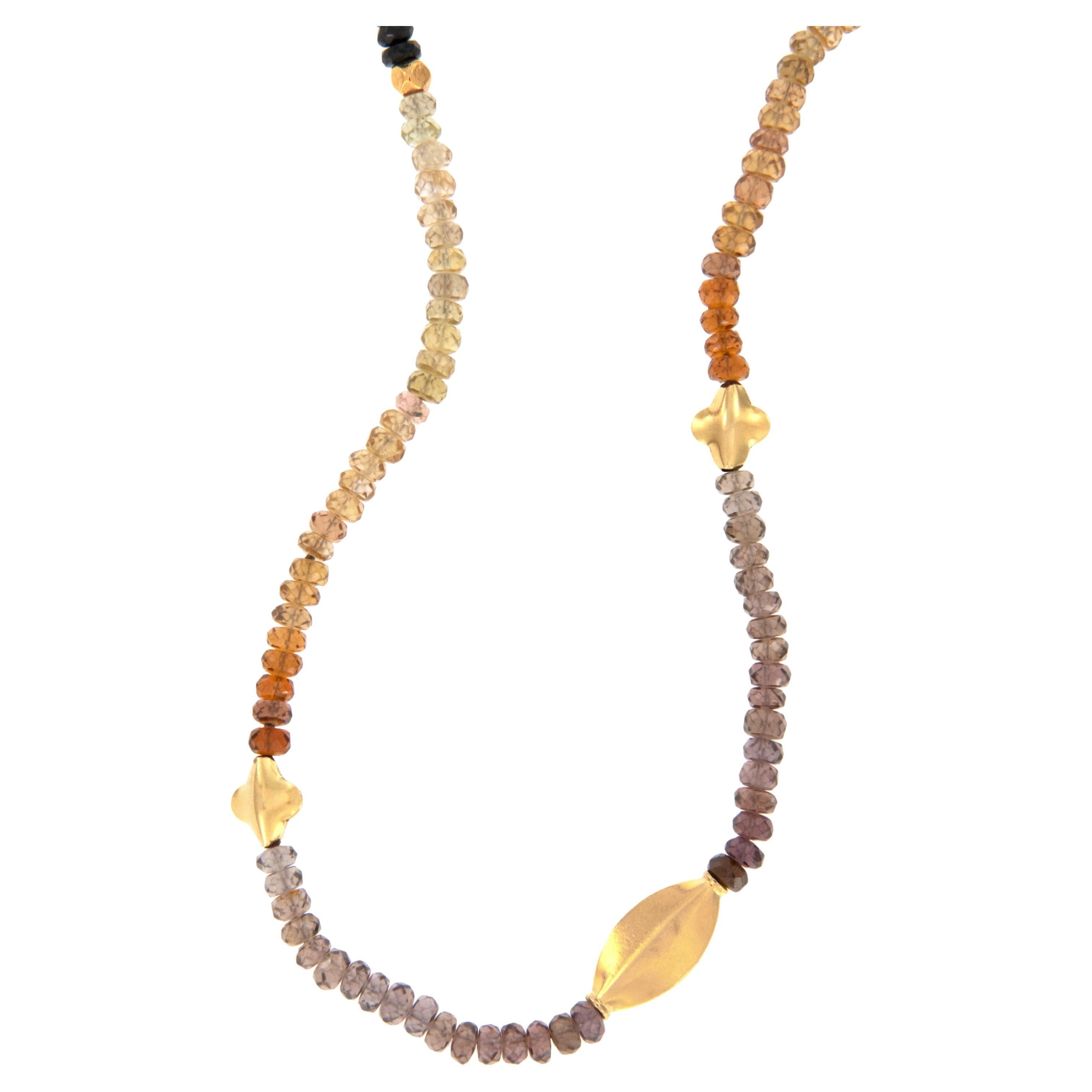 Collier de perles facettées en or jaune 22 carats et saphirs multicolores 