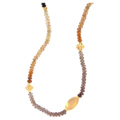 Collier de perles facettées en or jaune 22 carats et saphirs multicolores 