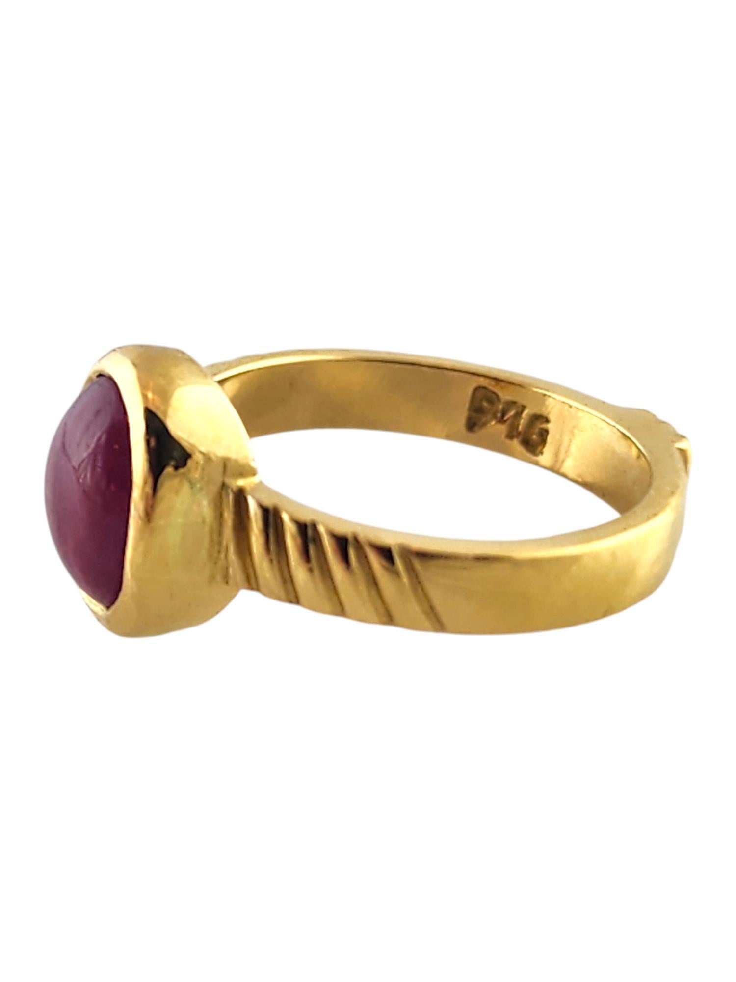 Anello in oro giallo 22 carati con rubino naturale, misura 3,75

Questo bellissimo anello è stato meticolosamente realizzato in oro giallo 22 carati con uno splendido rubino naturale al centro!

Misura dell'anello: 3,75
Gambo: 2,95 mm 
Anteriore:
