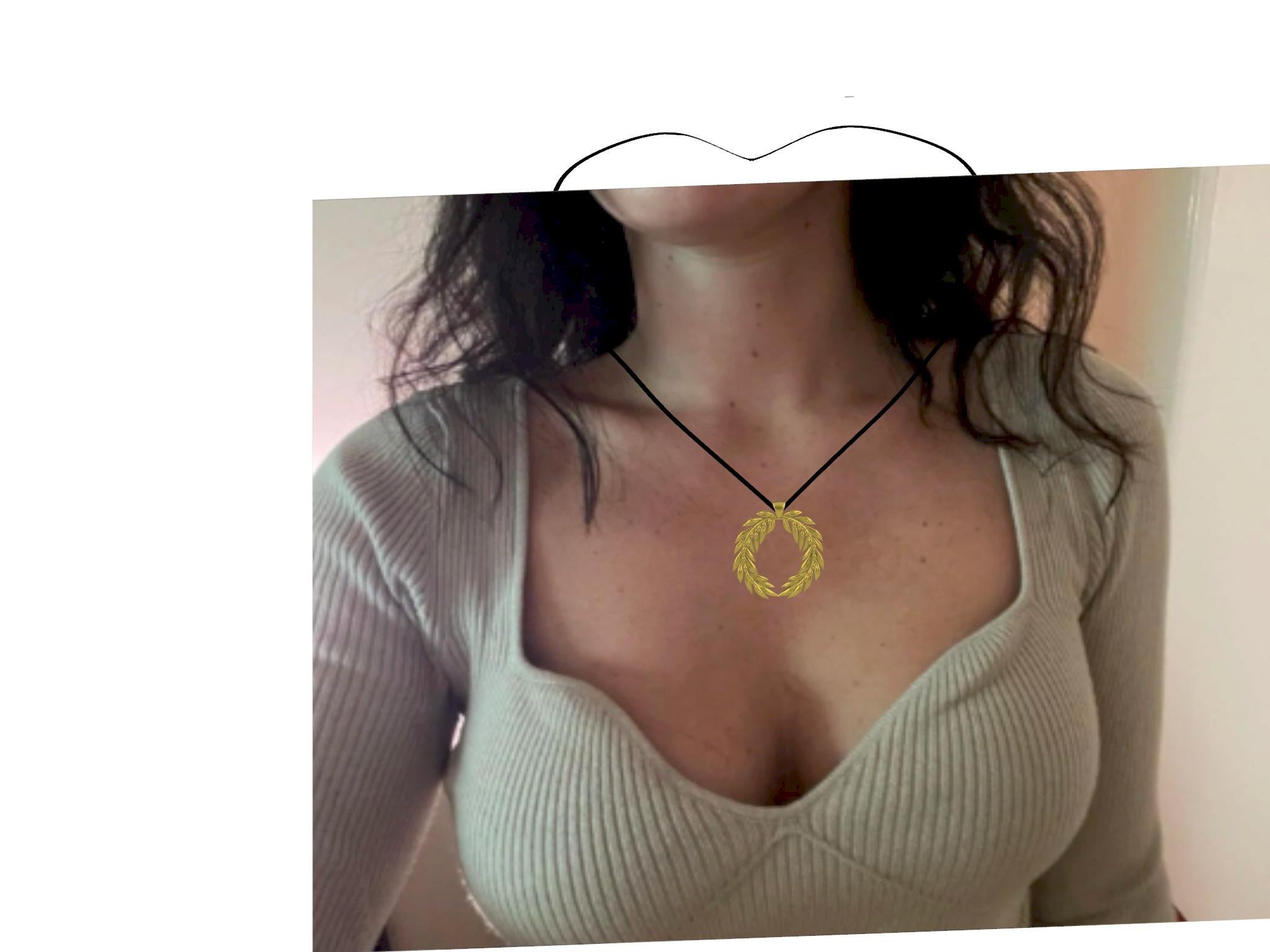 22 Karat Yellow Gold Olive Marathon Wreath Pendant In New Condition For Sale In New York, NY