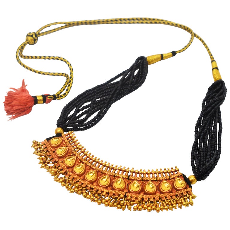 22 Karat Yellow Gold Onyx Bead Ornamental Collar Necklace For Sale at