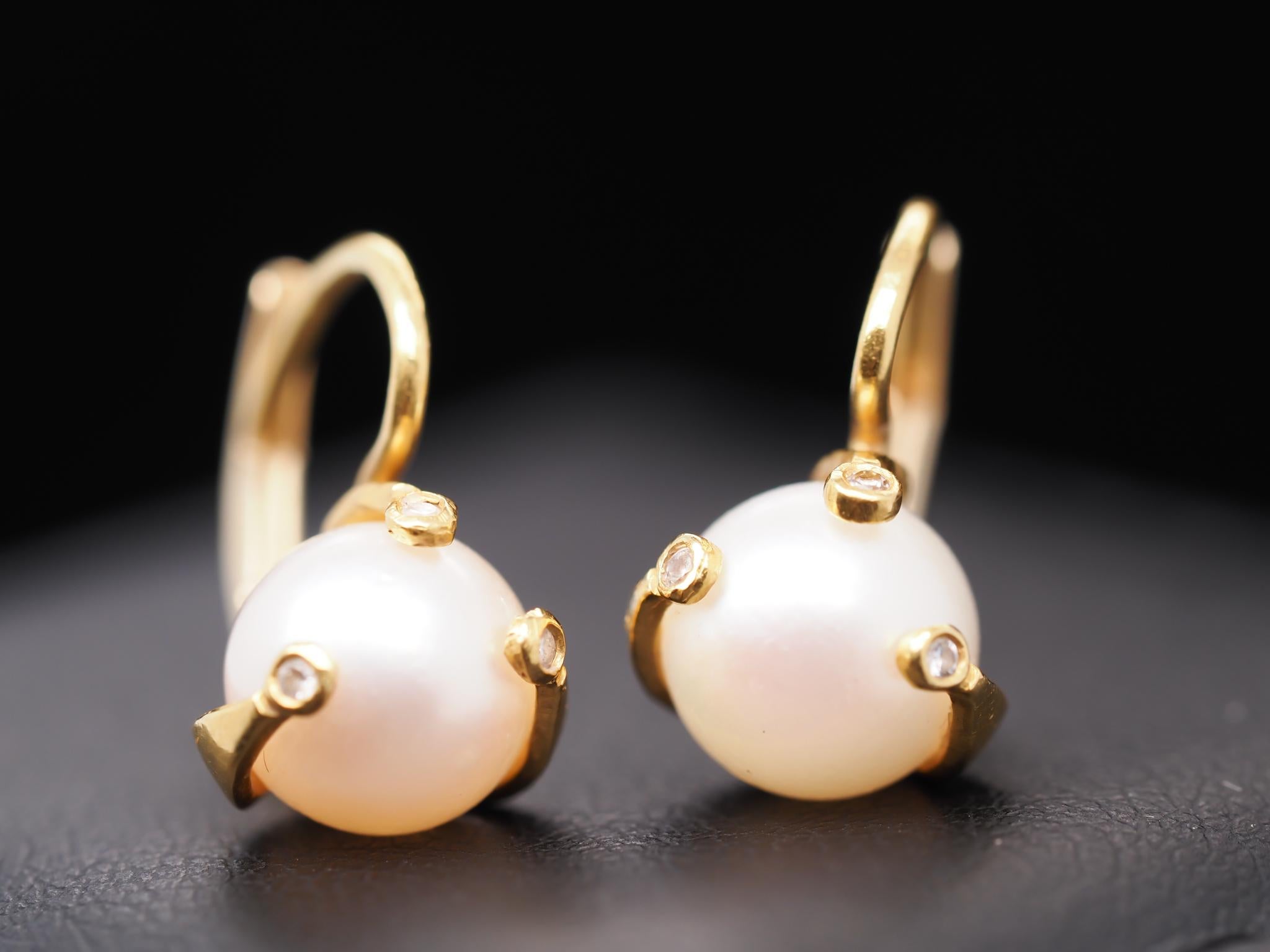 22 Karat Yellow Gold Pearl and Diamond Claw Wrap Earrings In Good Condition For Sale In Atlanta, GA