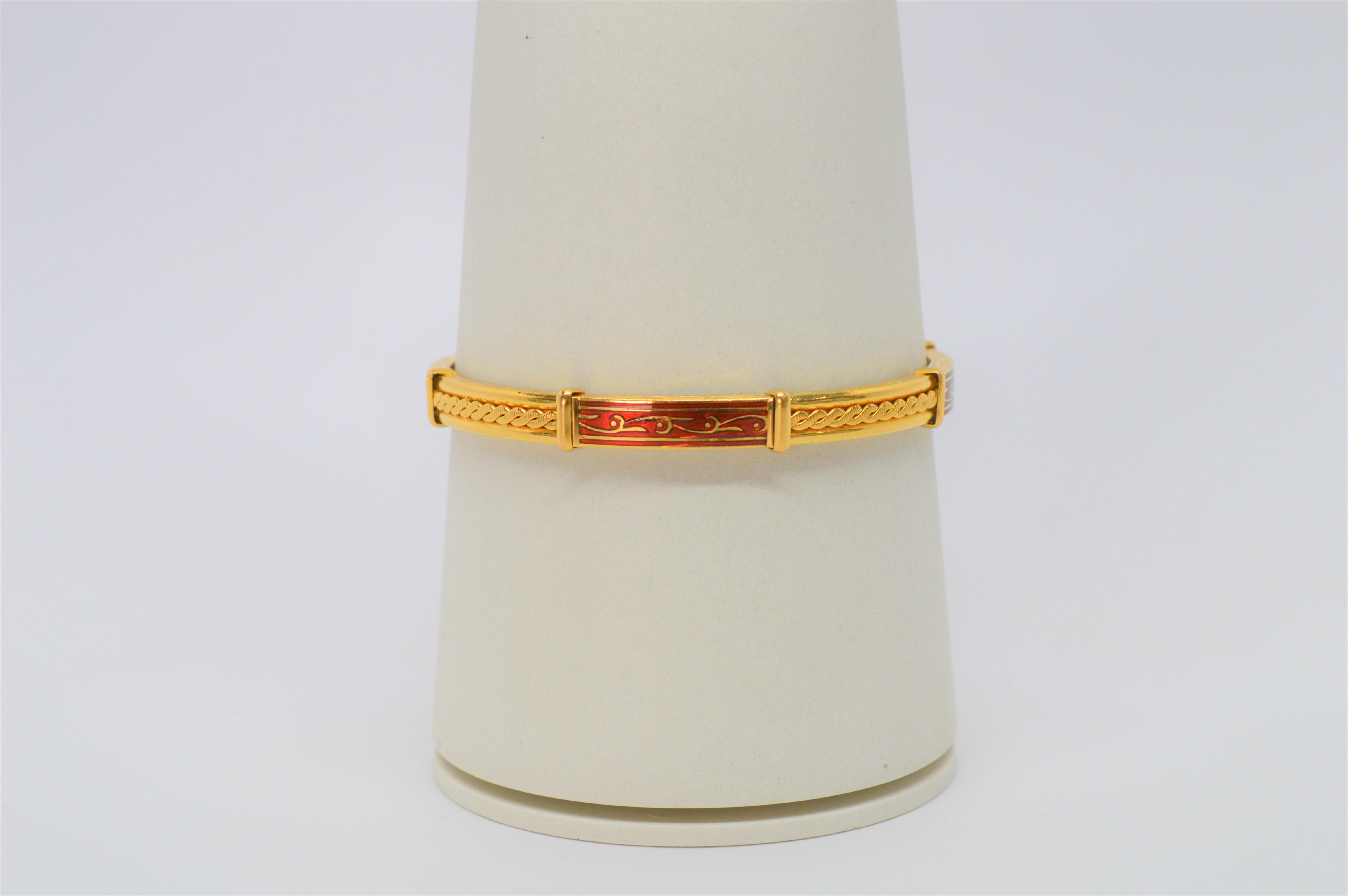20 Karat Yellow Gold Red Enamel Bangle Bracelet In Excellent Condition For Sale In Mount Kisco, NY