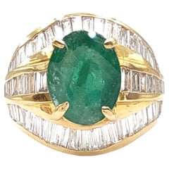 Women's Cocktail Ring with 2.60 Carat Diamonds and Emerald in 22 Karat Gold