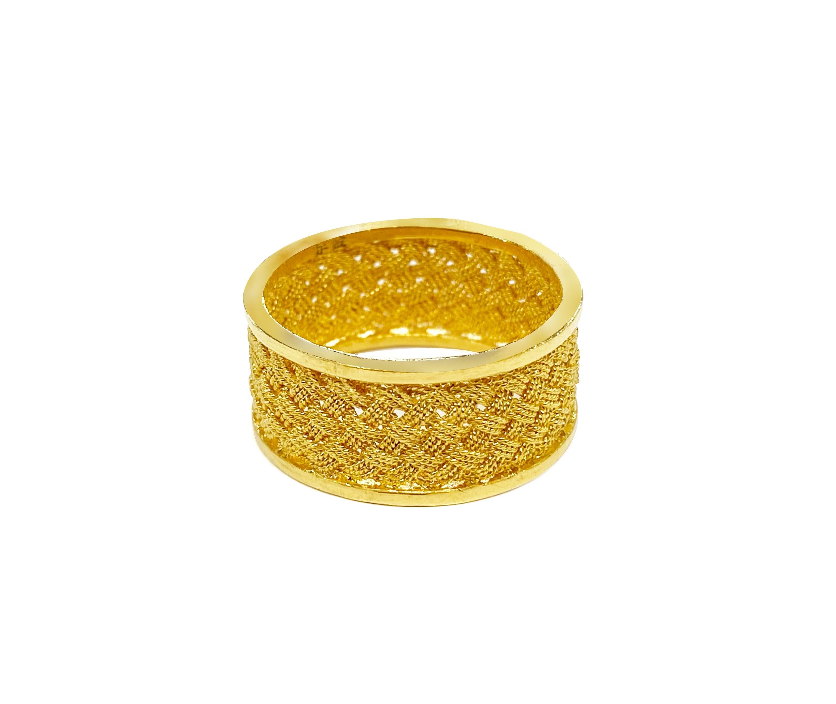 22 carat gold ring