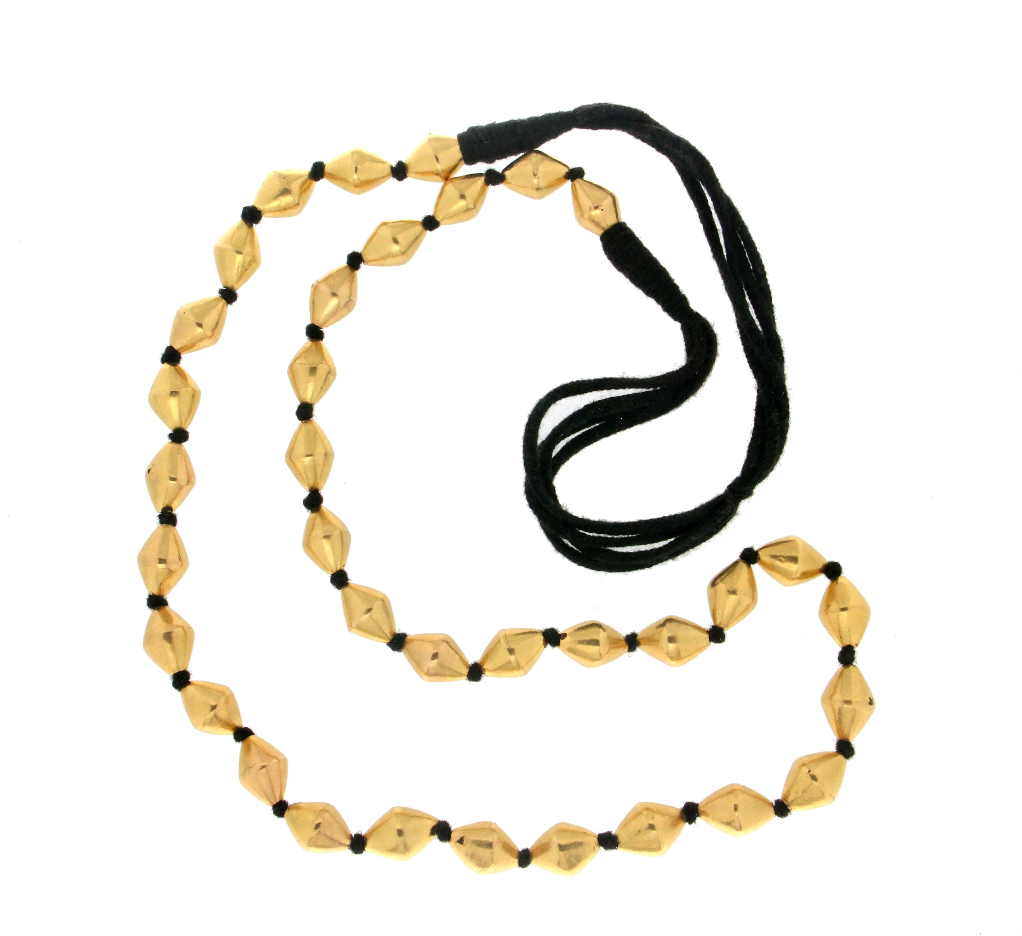 22 karat Yellow Gold Rope Necklace, The Gold Is Only Outside, Inside There Is Wax.

Necklace only the gold weight 11 Grams
Necklaces Total Weight 25.80 Grams
Length is 64
Each barrel is 1 cm length  and 0.60 width  