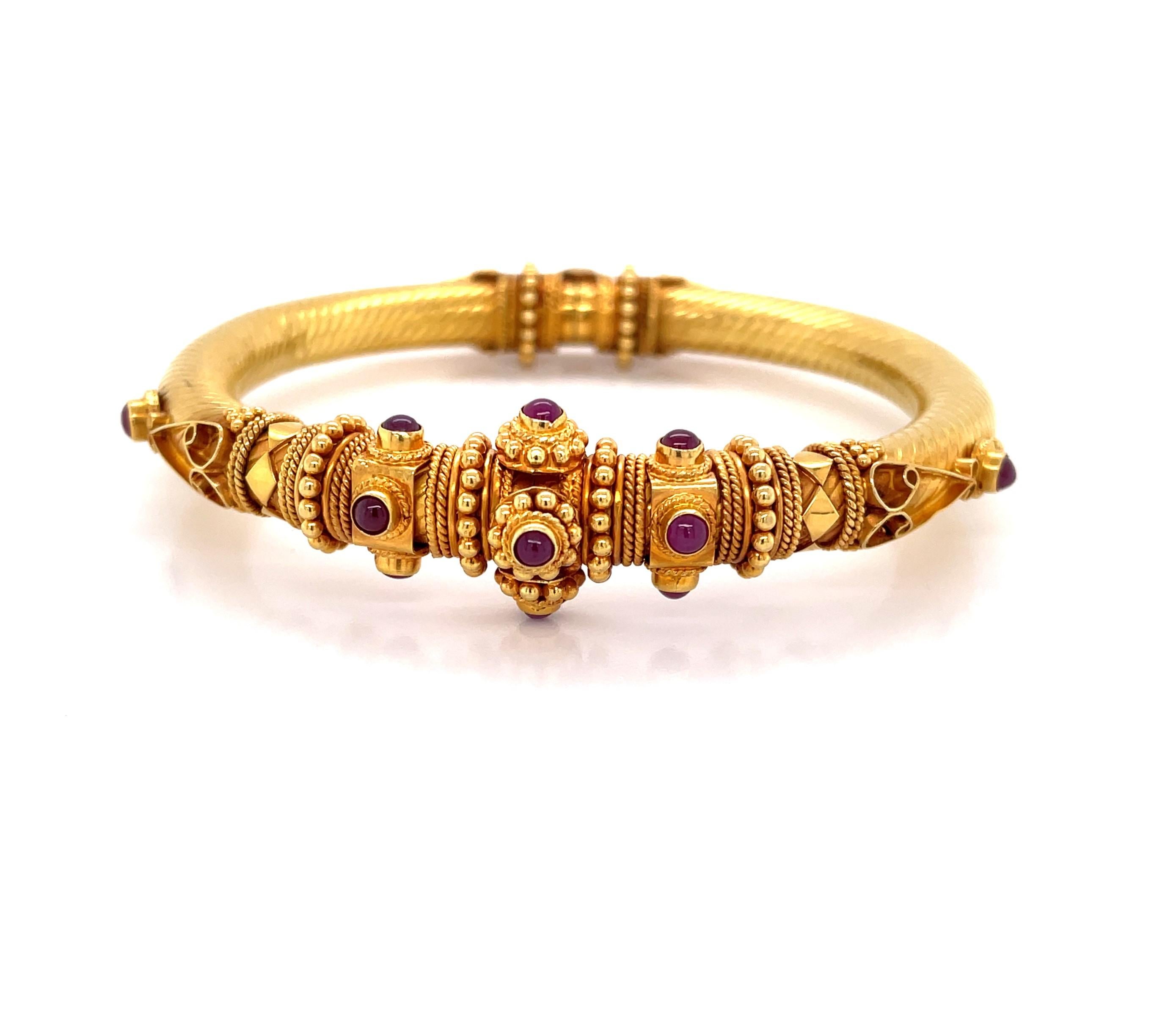 Bracelet jonc en or jaune 18 carats avec cabochon de rubis en vente 4